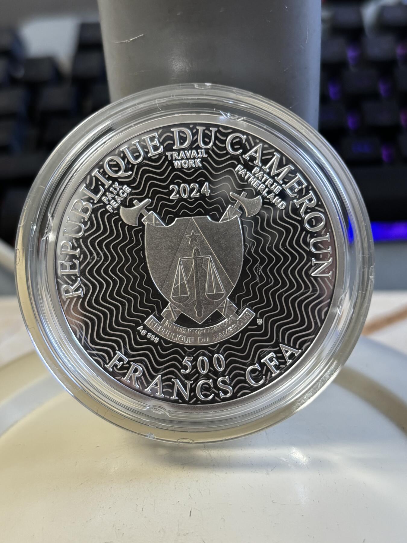 第193期拍卖 喀麦隆2024年自然之美系列金凤蝶彩色精制纪念银币,999银，发行555枚，17.5克，