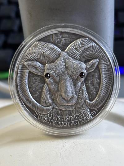第193期拍卖 - 蒙古2013年草原动物系列盘羊仿古镶嵌水晶银币，999银，发行2500枚