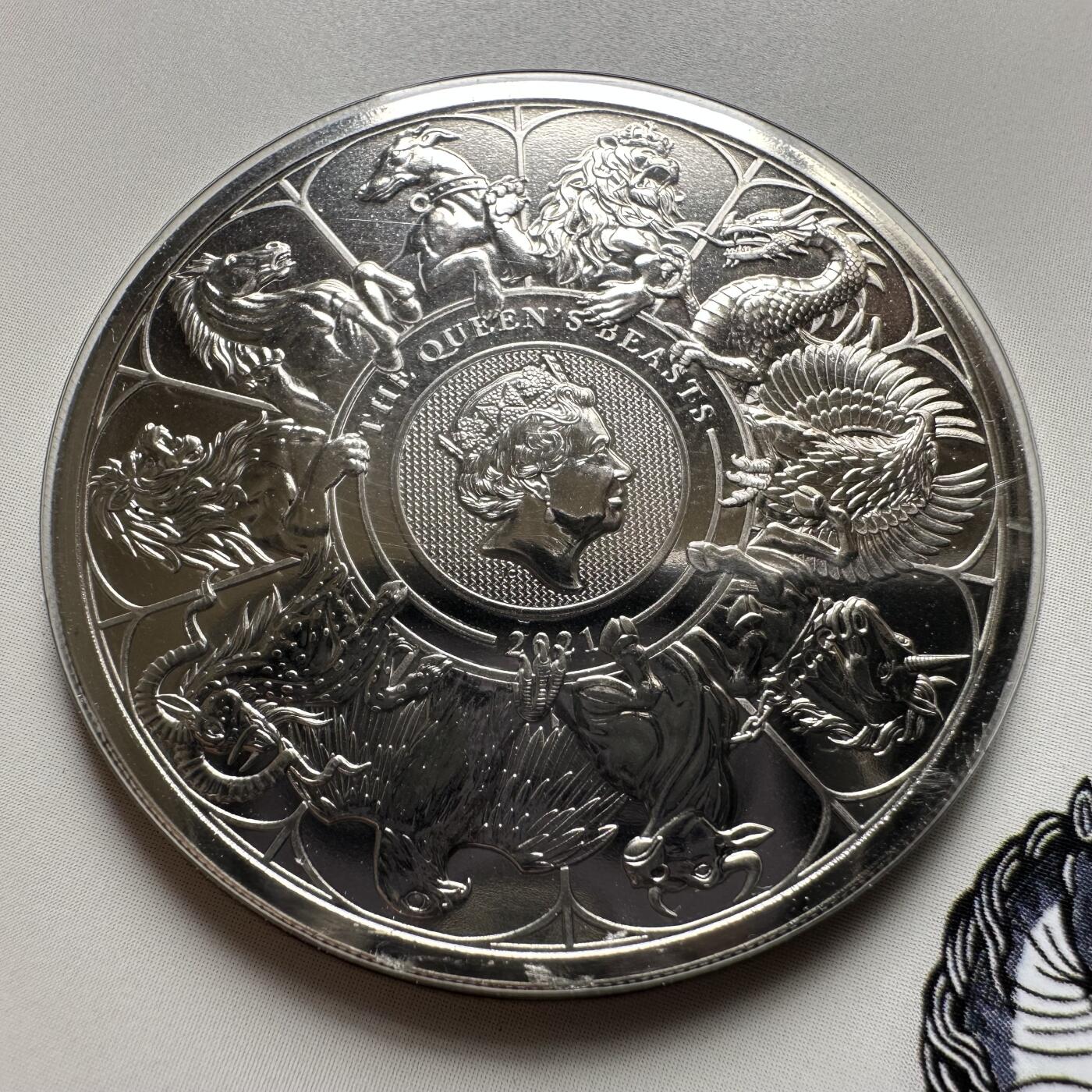 🌹外币初藏🌹🐯2026年第26场  各国纪念币专场 每周二四六晚8️⃣点 接代拍 英国2021年女王的神兽守护兽十合一5英镑克朗形纪念币 原装卡