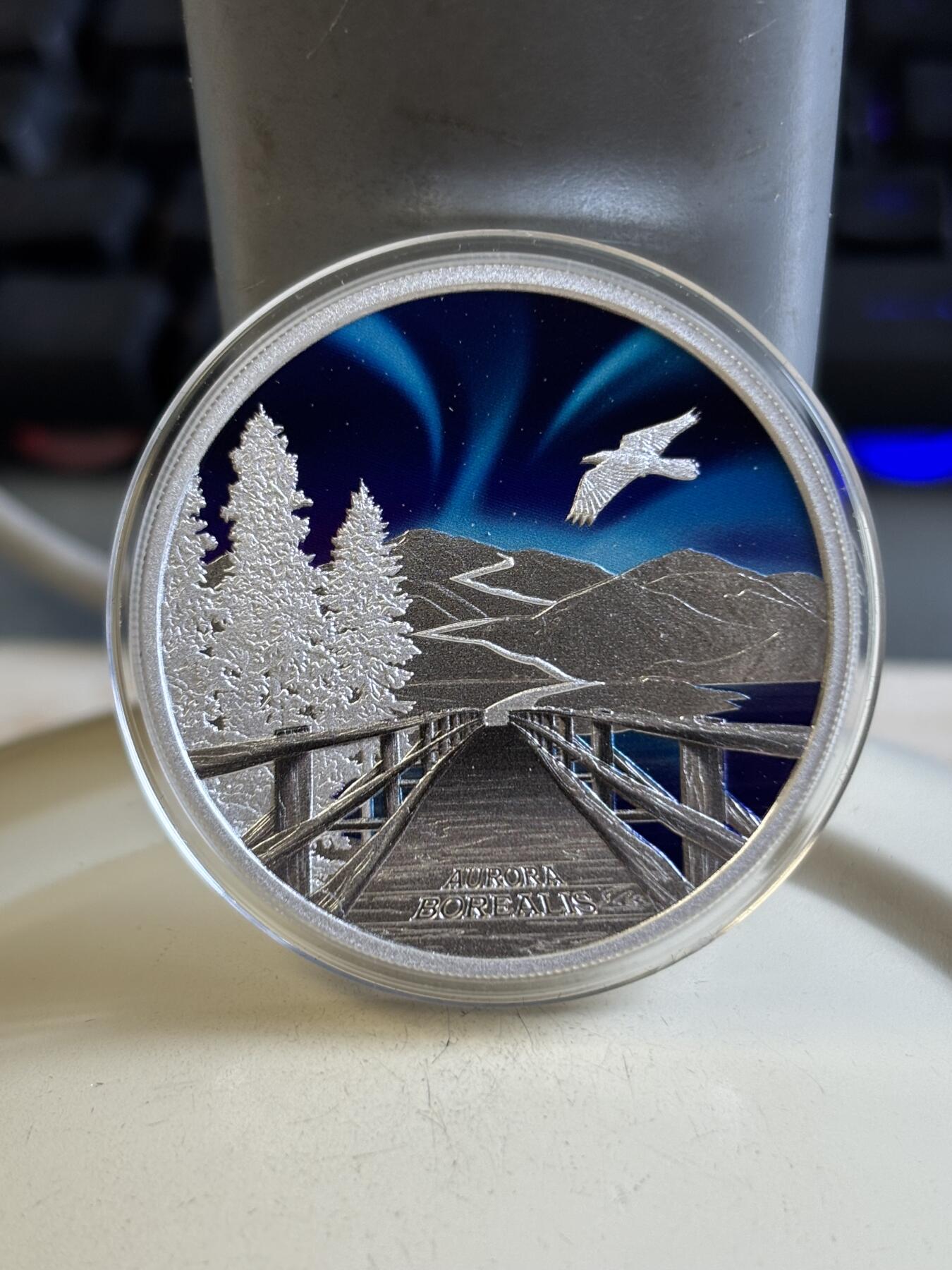 第193期拍卖 图瓦卢2023年极光系列北半球风光1盎司纪念彩银币，999银，发行2000枚