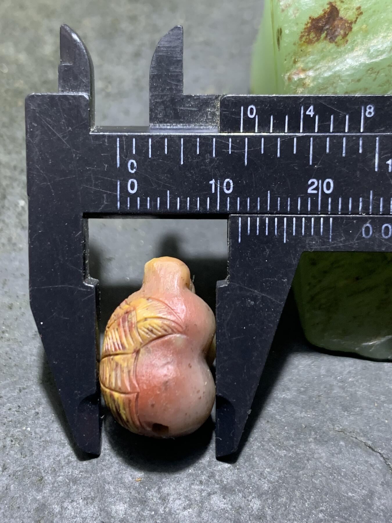 精美高玉化千层风化纹缠丝玛瑙老形桶珠一颗，