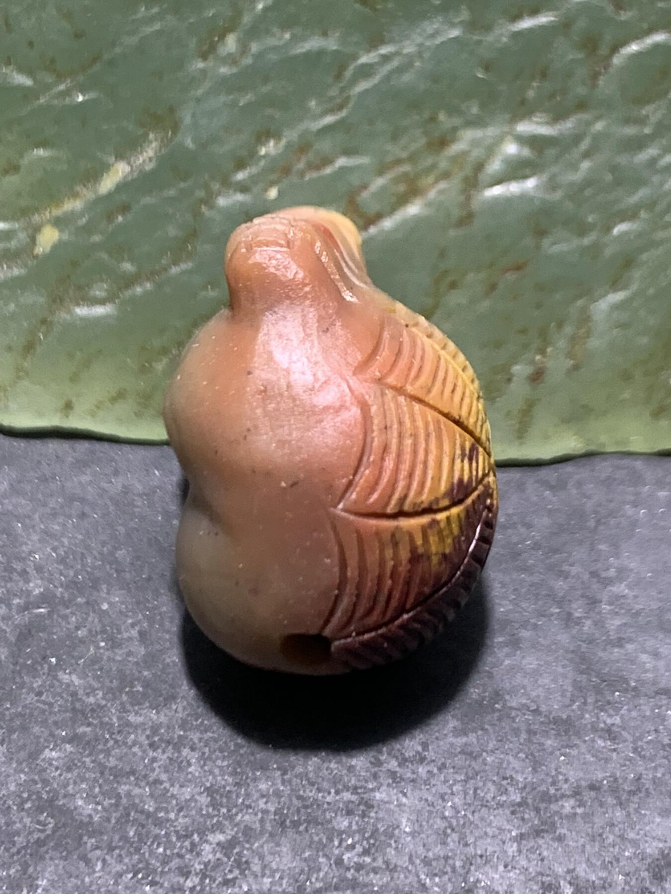 精美亚光盐源玛瑙手工雕刻“知足常乐”吊坠一颗