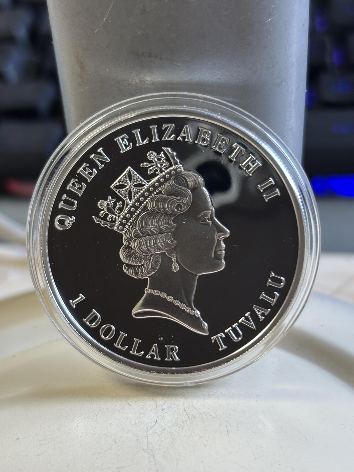 第192期拍卖 图瓦卢2010年海洋动物海马镶施华洛世奇蓝水晶银币25克，925银，发行2500枚