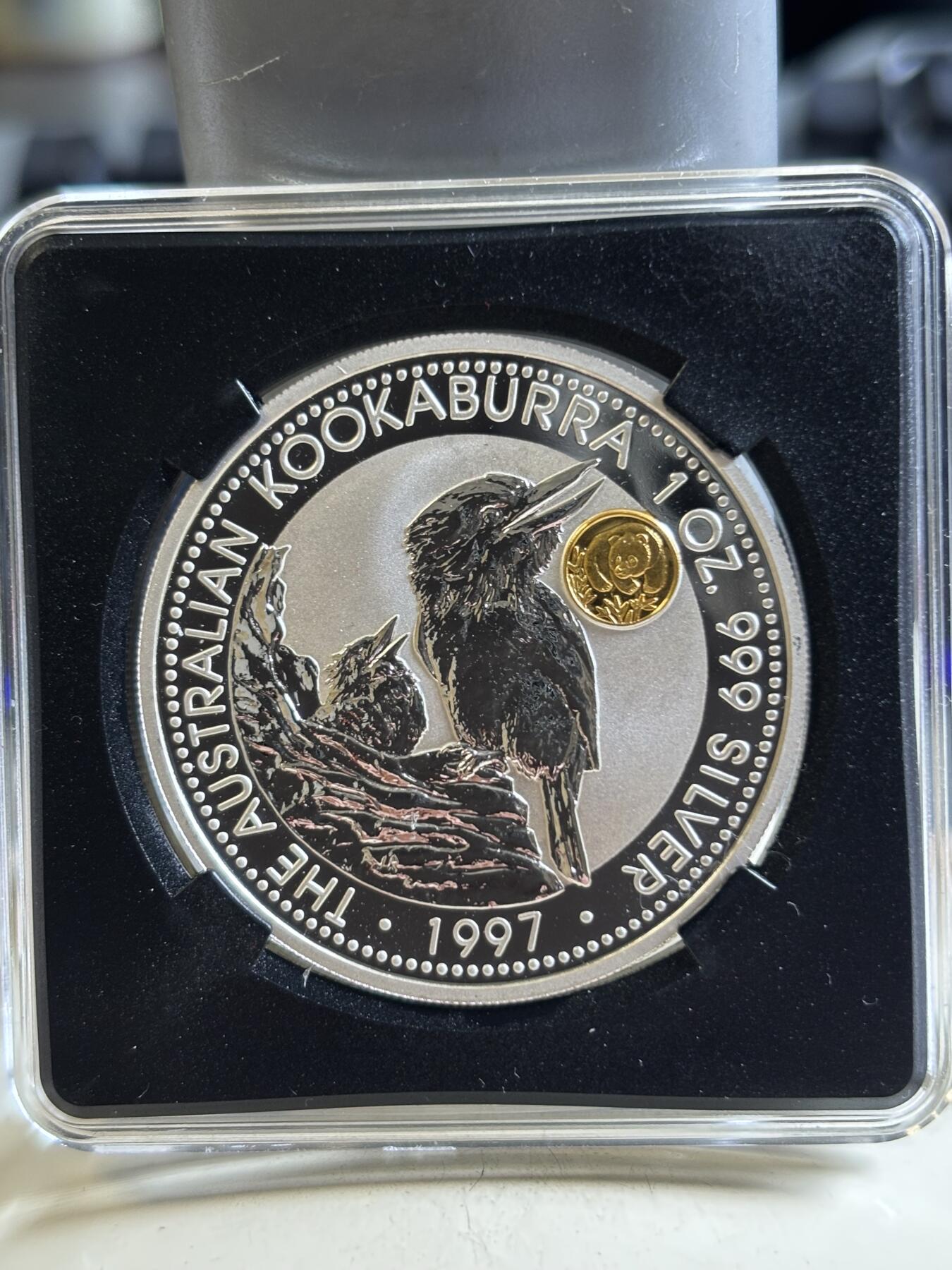 第192期拍卖 澳大利亚1997年世界投资银币系列澳洲翠鸟私印熊猫镀金纪念银币，1盎司，999银