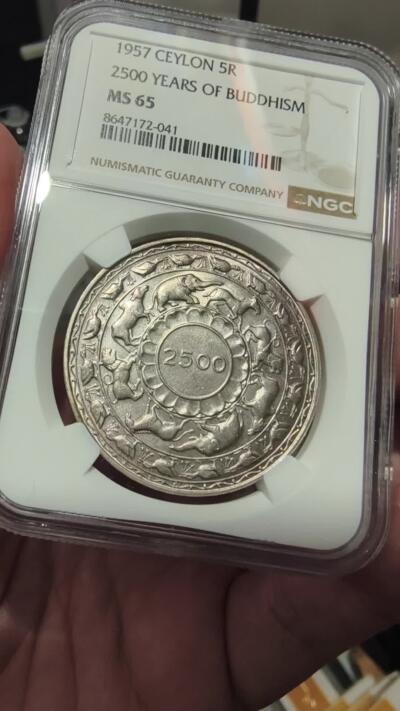 修遠堂世界钱币第106期，请看参拍说明 NGC MS65 1957年锡兰佛诞2500周年纪念5卢比大银币