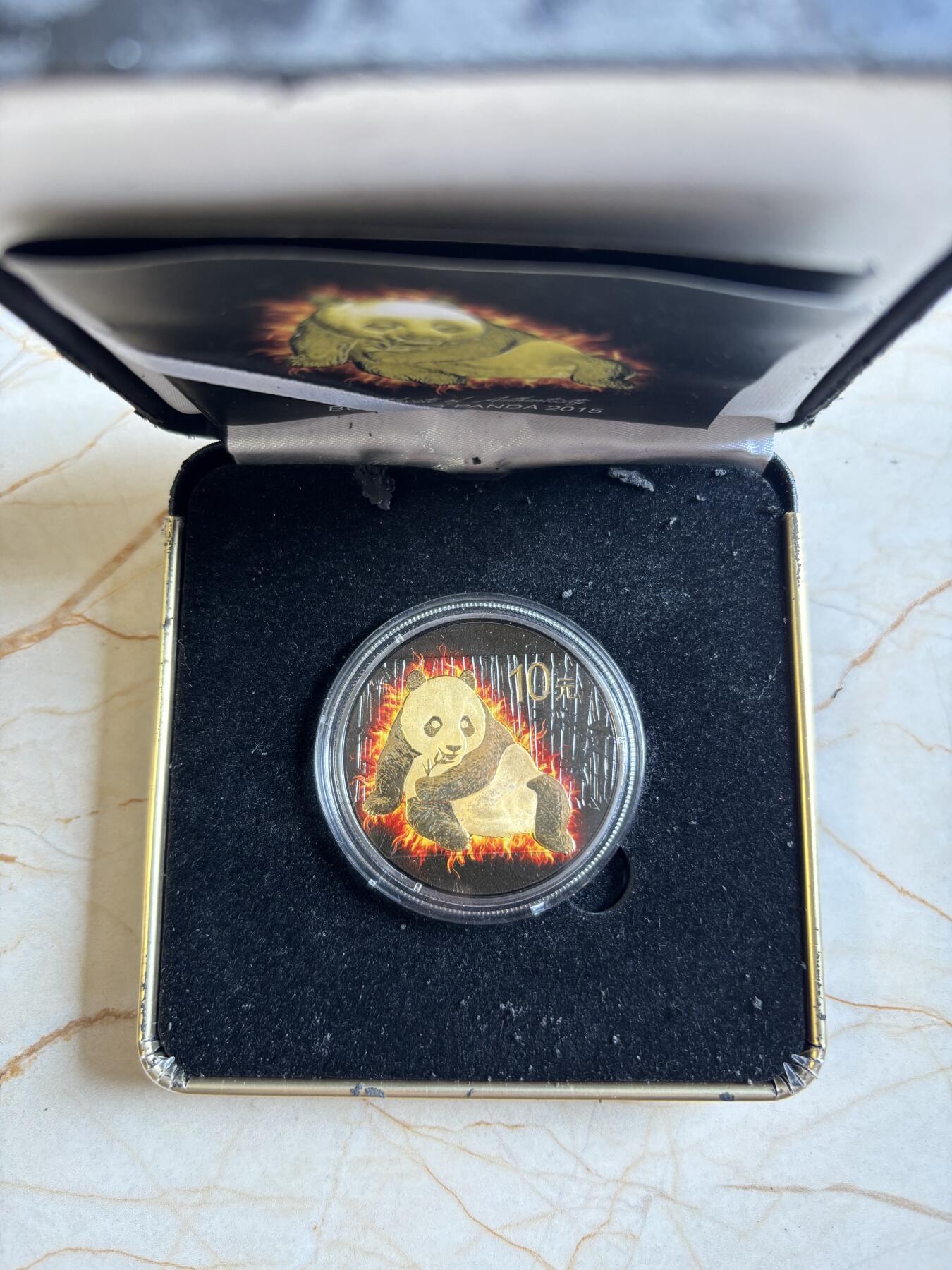 第192期拍卖 中国2015年黑金帝国国宝熊猫钌化镀金1盎司纪念银币，999银，发行1000枚，盒子有脱皮