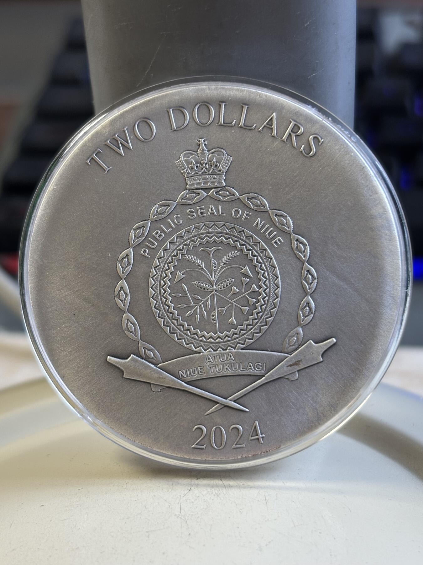 第193期拍卖 纽埃2024年黑暗女神系列FAUNA女神彩色纪念银币，999银，50克，发行300枚