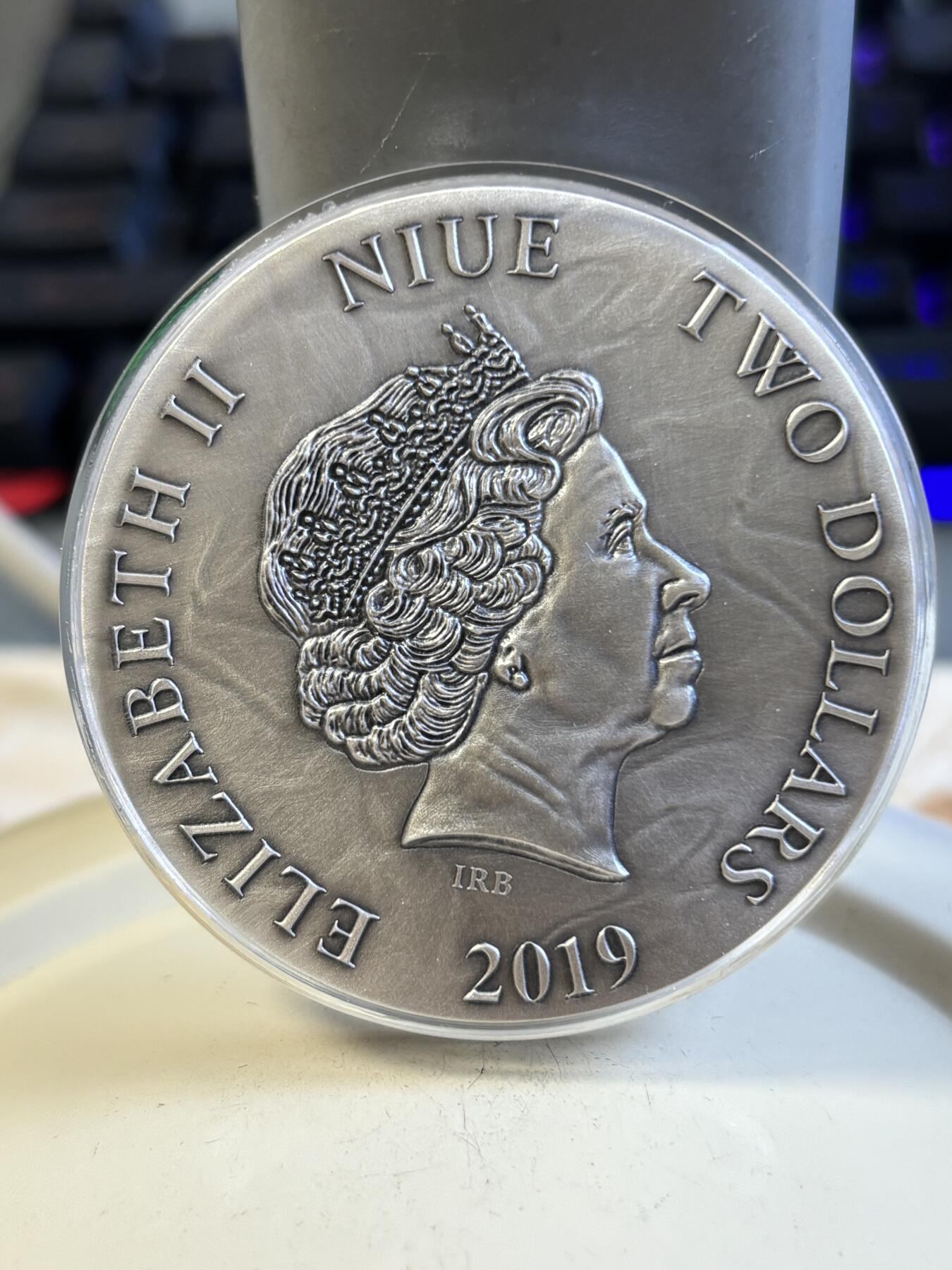 第193期拍卖 纽埃2019年黑暗女神系列2EVANESCA50克纪念彩银币，999银，50克，发行500枚