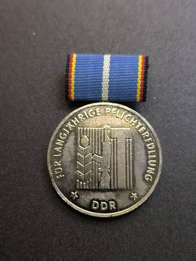 （不断上新中，开春初拍流量差 欢迎转发有佣金红包）云宸嘉赏-勋臻精藏⭐️年后精品专拍场次🎖 - 民主德国银级为加强民主德国国防建设奖章 少见品种