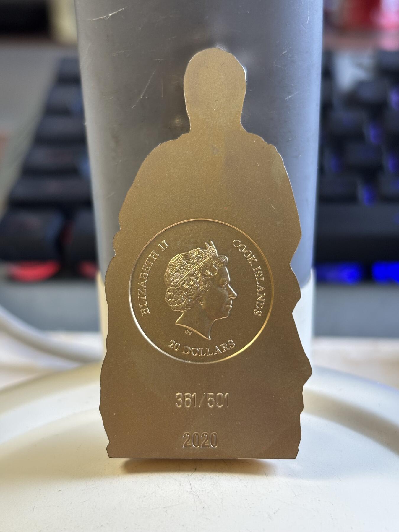 第193期拍卖 库克2020年圣母麦当娜和圣子3盎司立体镀金银币，999银，发行501枚