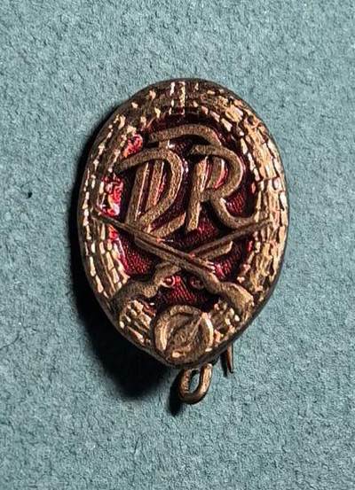 盛世勋华——号角文化勋章邮票专场拍卖第308期 - 东德体育和技术协会（GST）军事训练证章