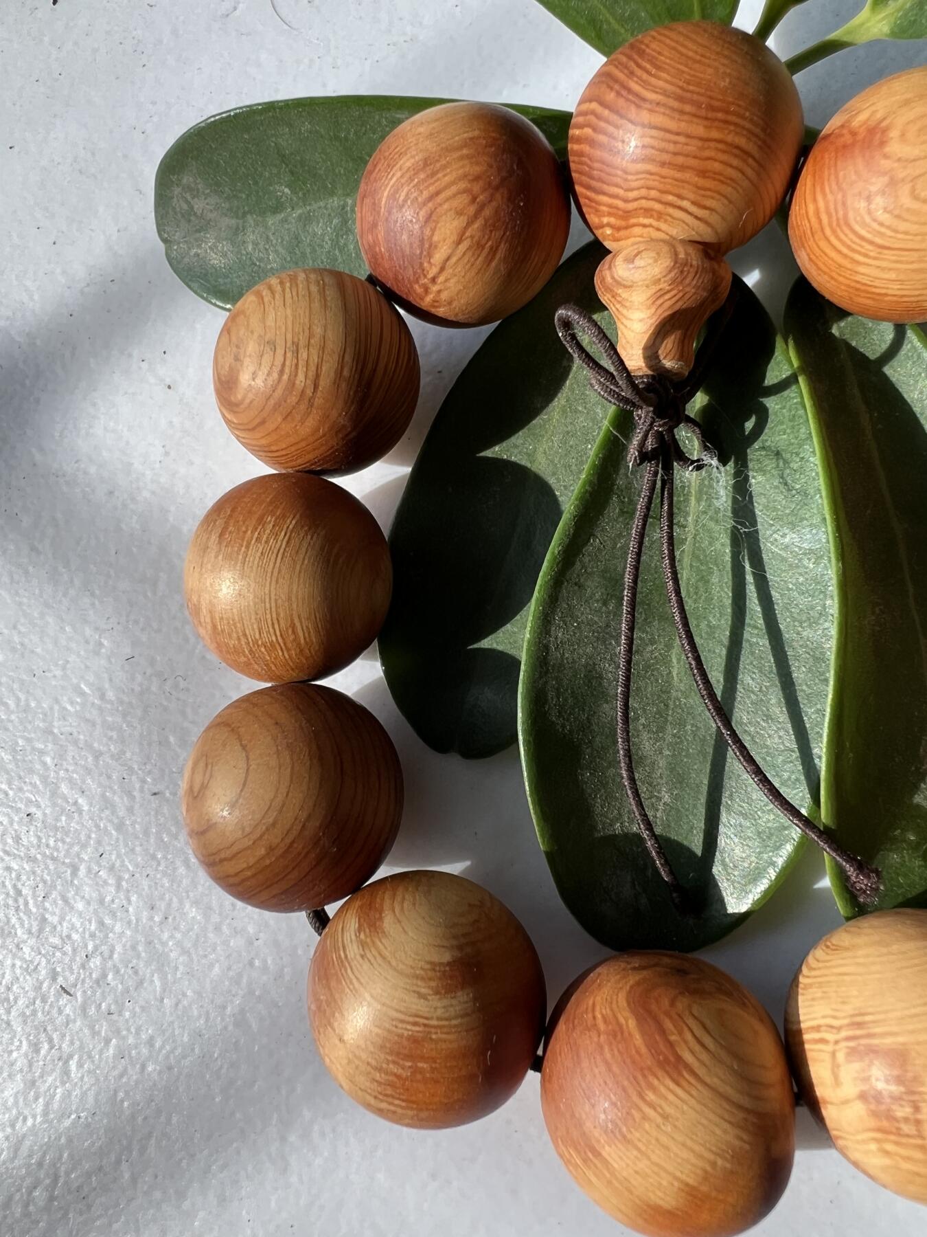 零元拍：崖柏老料2.0手串，十年前的存货了，油性极大。