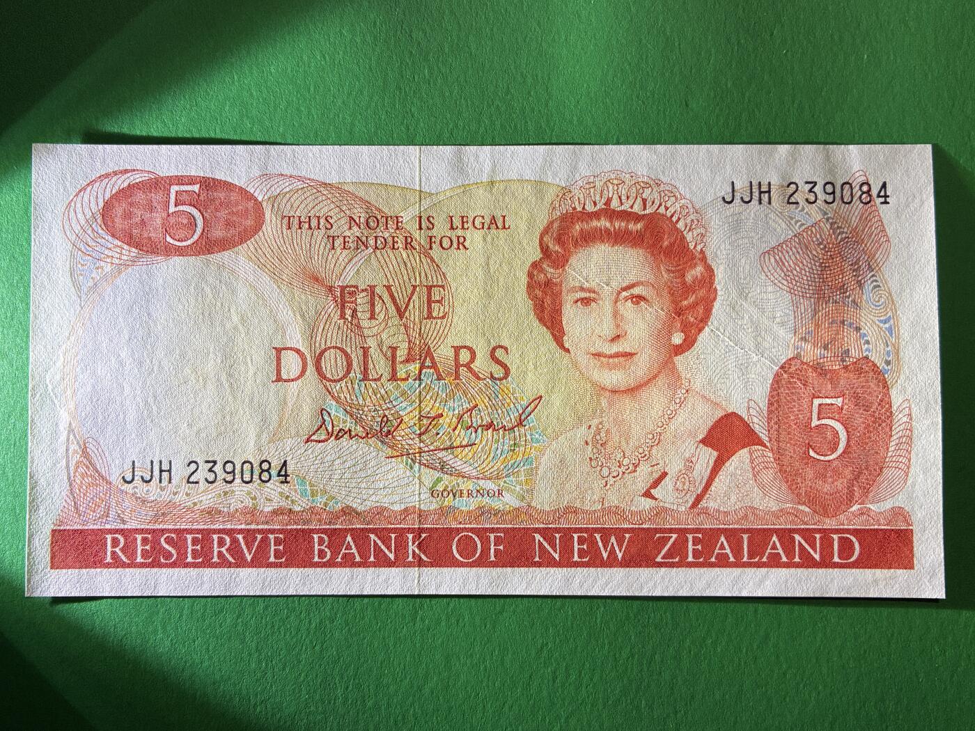 咖啡豆•收藏 2026年Mar_13th世界各国纸币拍卖 新西兰 1989-92年 5元 AU-UNC 外国纸币 女王钞