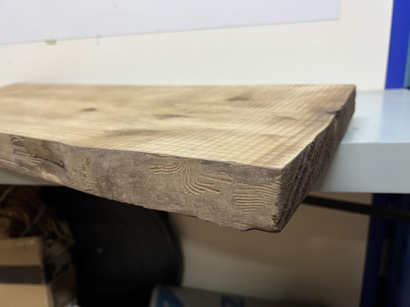 零元拍：NO.39 金丝楠黄料做干泡台，无需打磨就已经金光闪闪。满金丝药香，尺寸约：67.5/26/3CM。