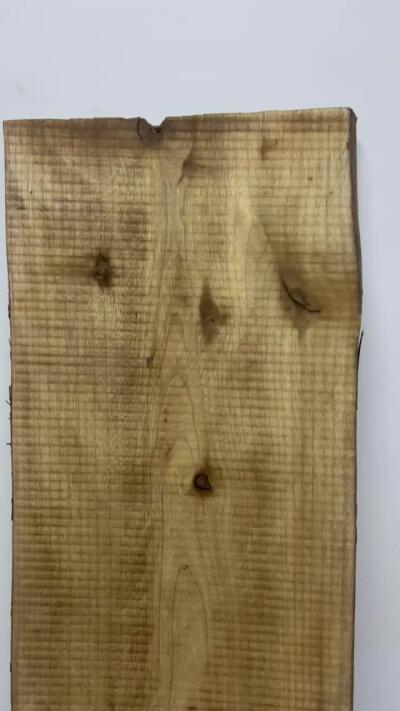 零元拍：NO.39 金丝楠黄料做干泡台，无需打磨就已经金光闪闪。满金丝药香，尺寸约：67.5/26/3CM。