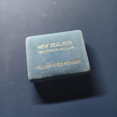 【全场包邮】纯粹捡漏拍511场 - 新西兰1980年1元本地鸟类系列扇尾鹟精制克朗型纪念银币【38.8毫米27.2克92.5%】-盒装