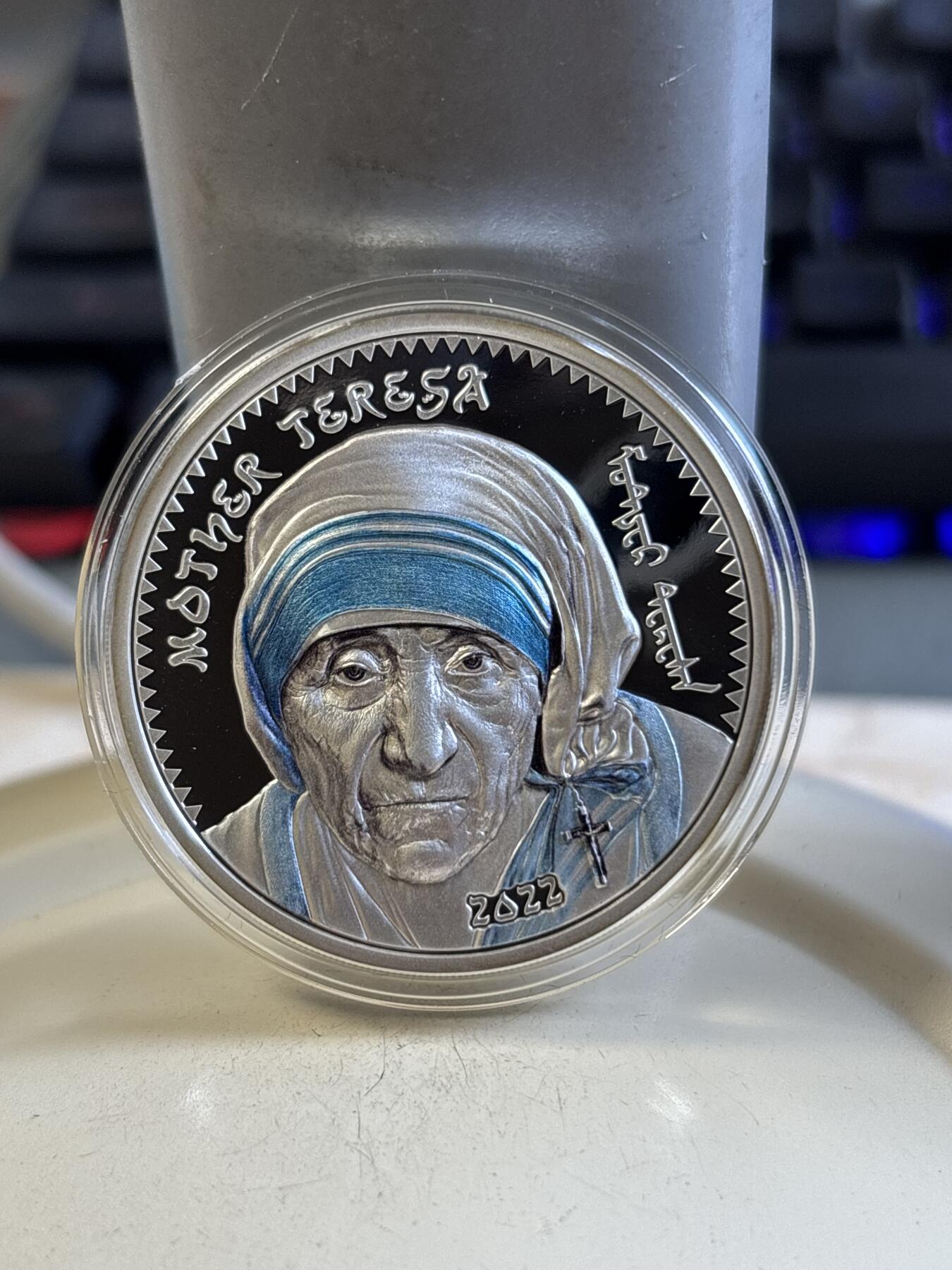 第193期拍卖 蒙古2022年伟人系列特蕾莎修女1盎司精制彩色银币,999银，发行量1000枚