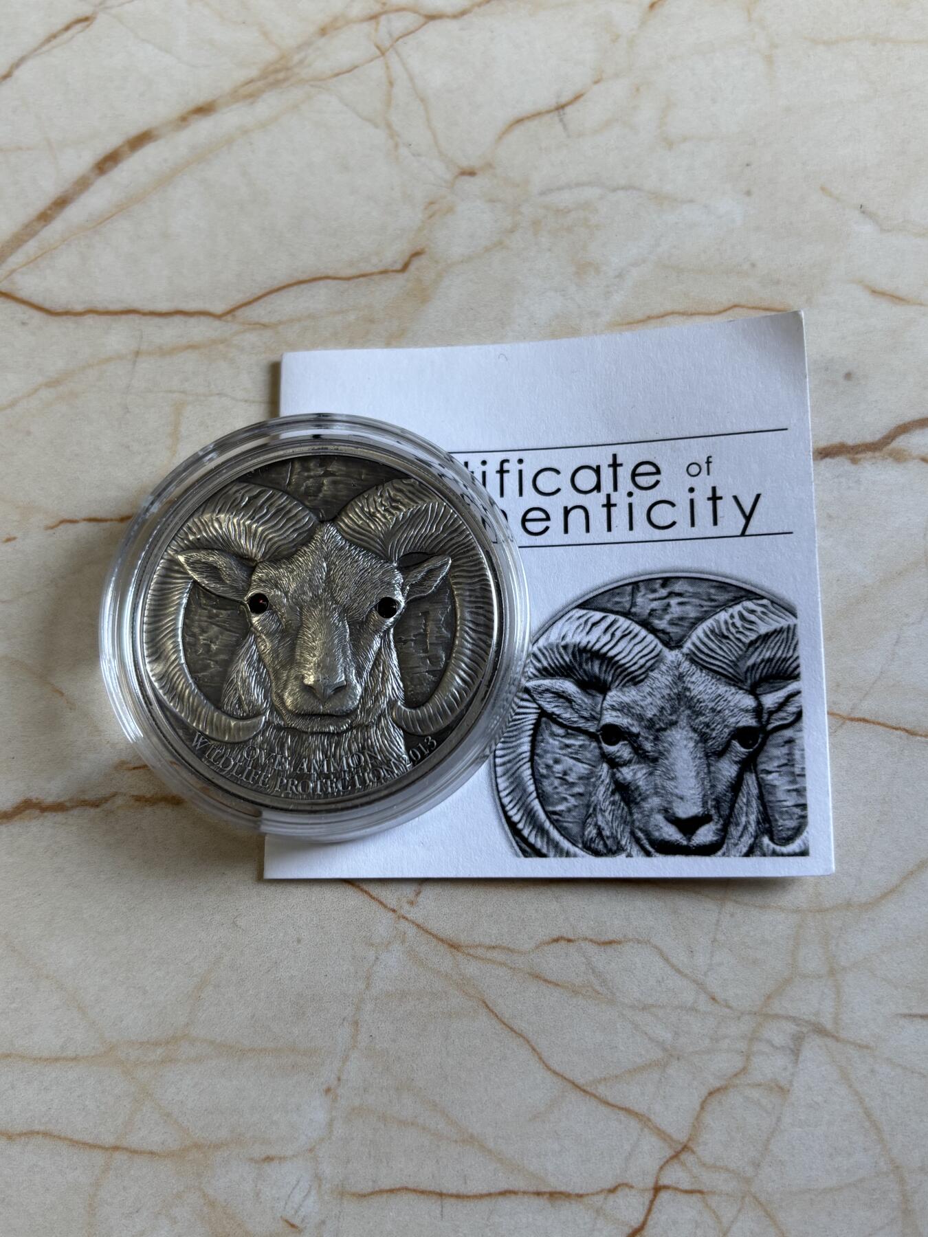 第193期拍卖 蒙古2013年草原动物系列盘羊仿古镶嵌水晶银币，999银，发行2500枚