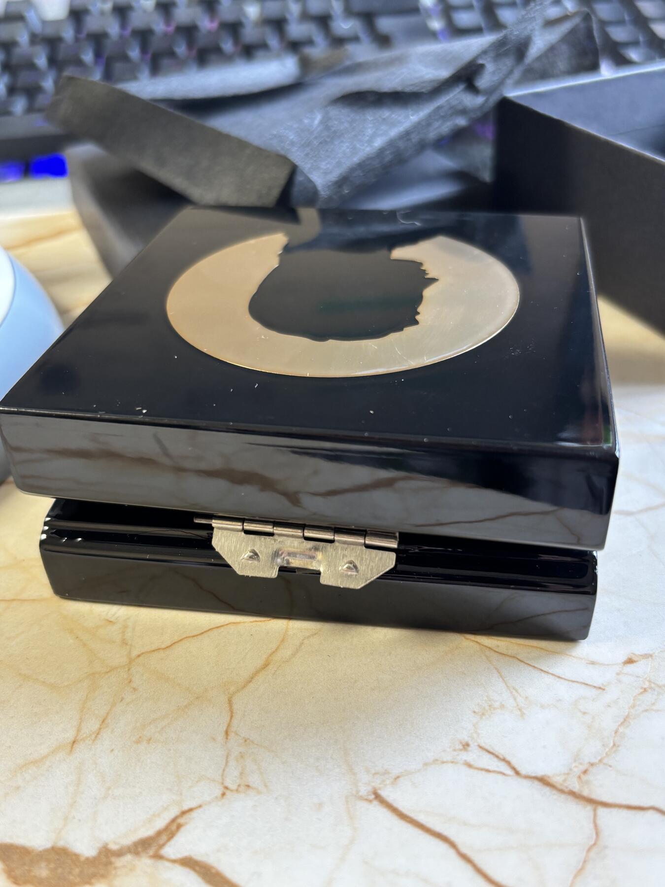 第193期拍卖 库克2020年圣母麦当娜和圣子3盎司立体镀金银币，999银，发行501枚