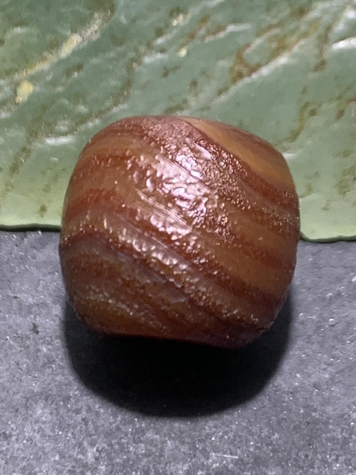 精美高玉化千层风化纹缠丝玛瑙老形桶珠一颗，