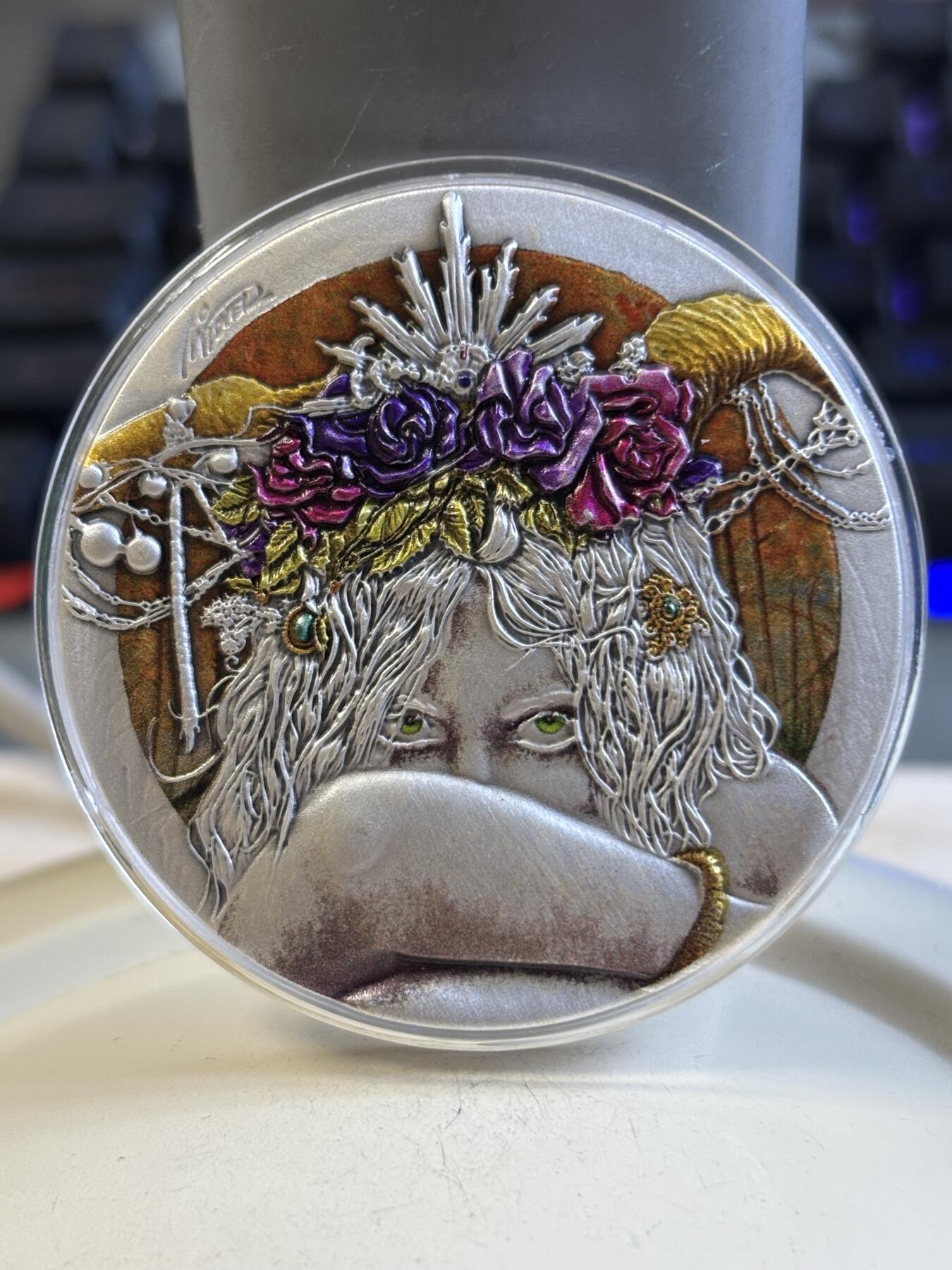 第193期拍卖 纽埃2024年黑暗女神系列FAUNA女神彩色纪念银币，999银，50克，发行300枚