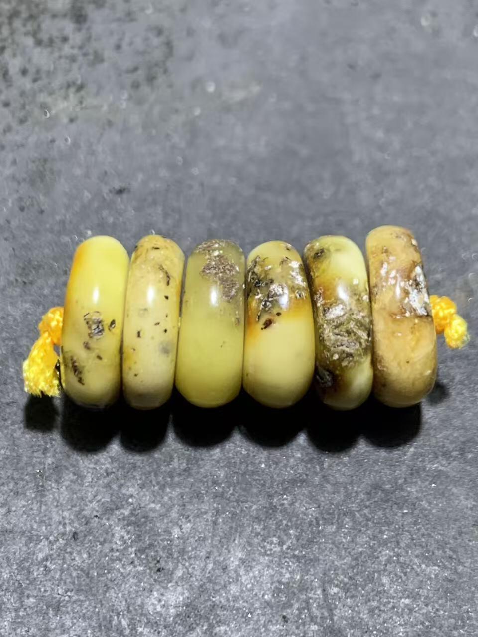 天然乌克兰蜜蜡随形通货隔片一组，