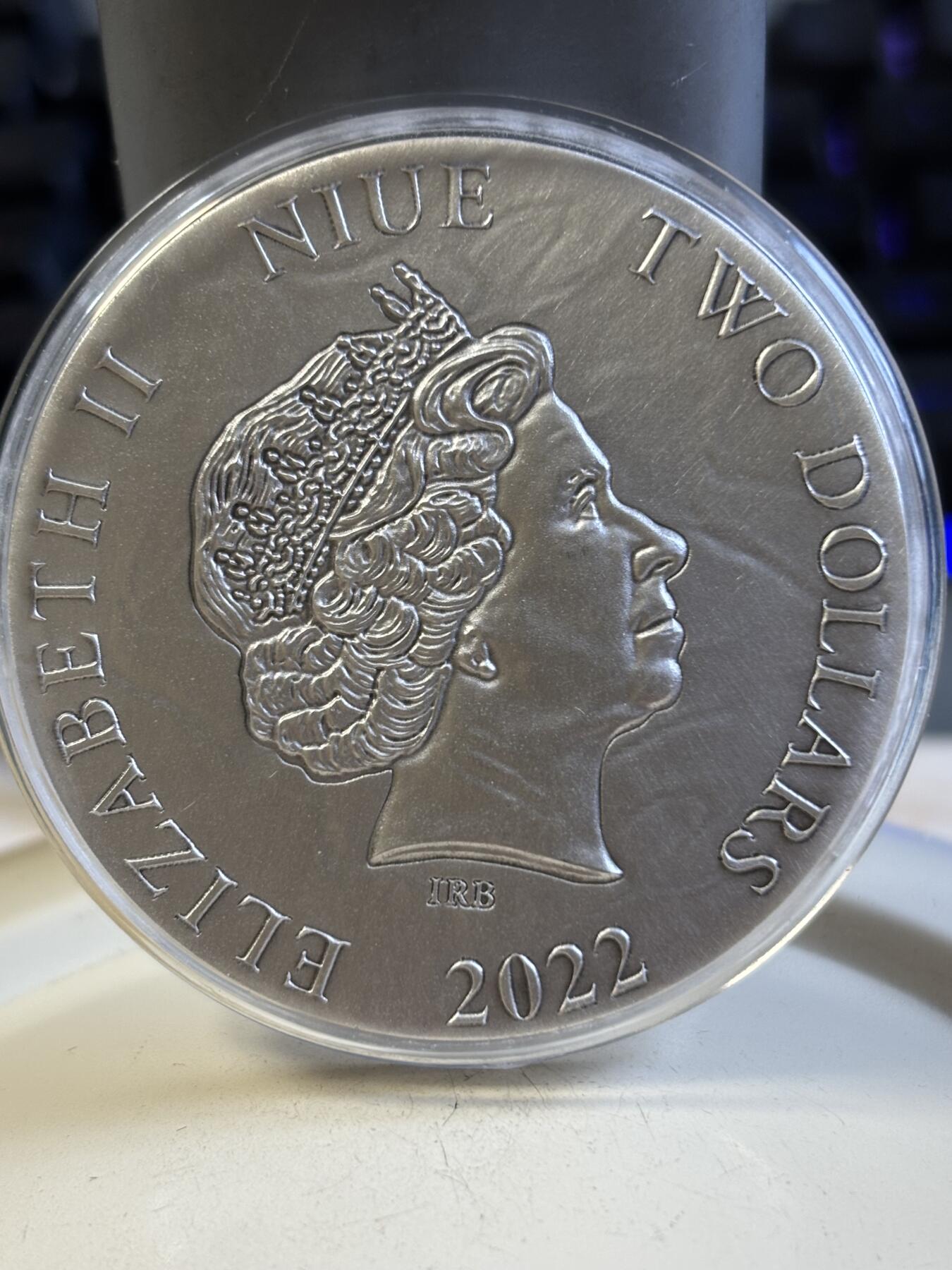 第193期拍卖 纽埃2022年黑暗女神系列5solstice彩色仿古银币，999银，50克，发行250枚