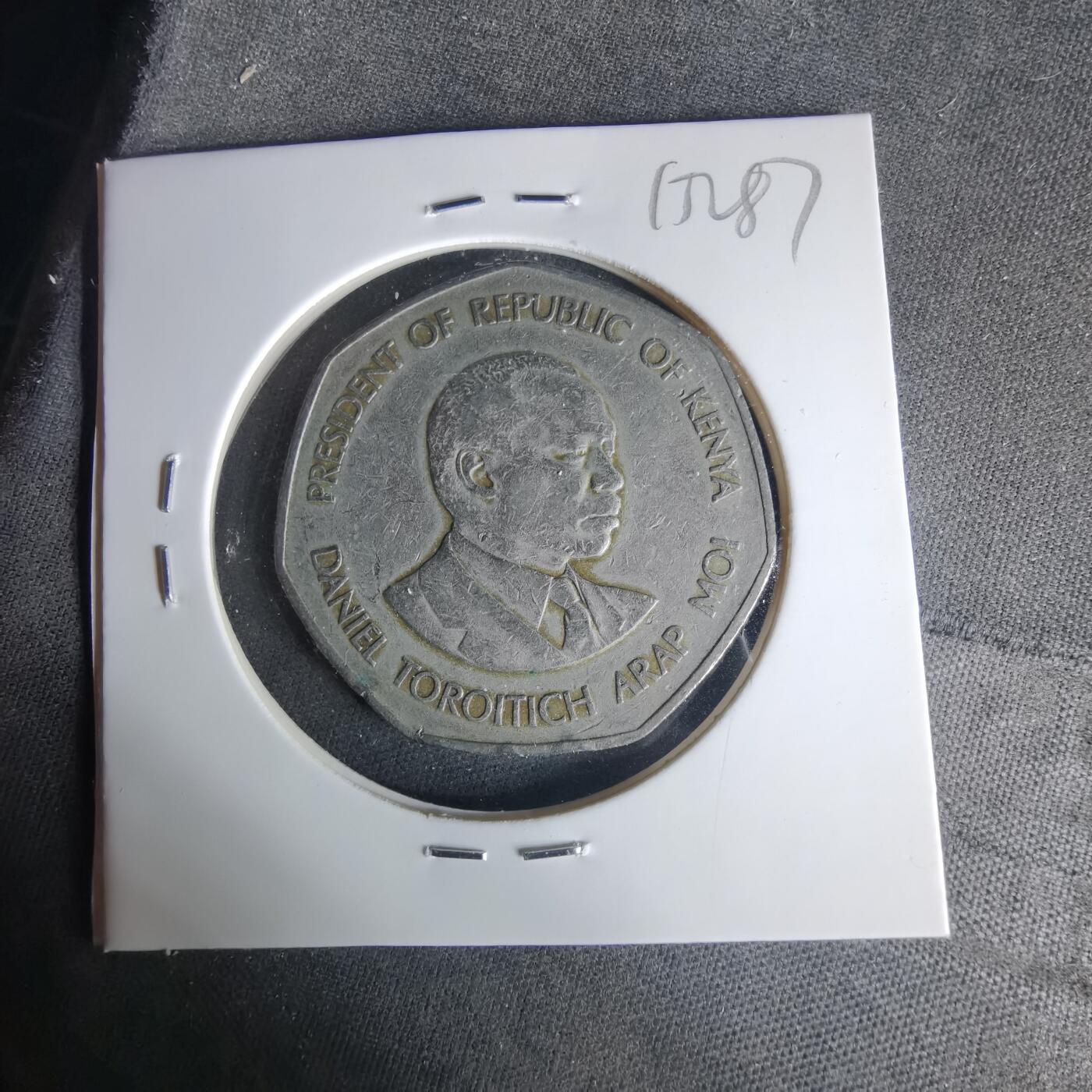 沼泽如烟--第1015场 肯尼亚1985年5先令