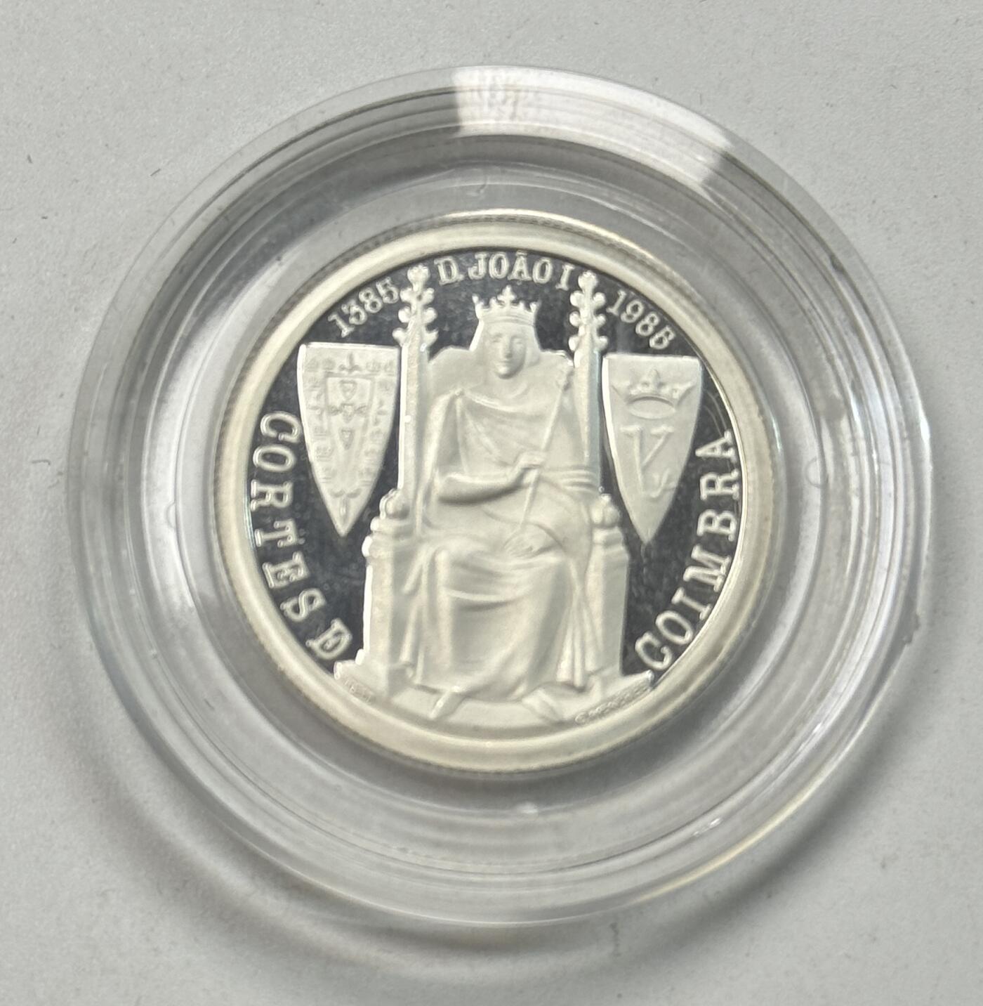 S&S Numismatic世界钱币-拍卖 第121期  葡萄牙1985年 阿尔茹巴罗塔战役(6世纪葡萄牙重要的对抗西班牙的战役）25和100埃斯库多精制纪念银币2枚全套 11+16.5克925银 发行量：5000 盒证全