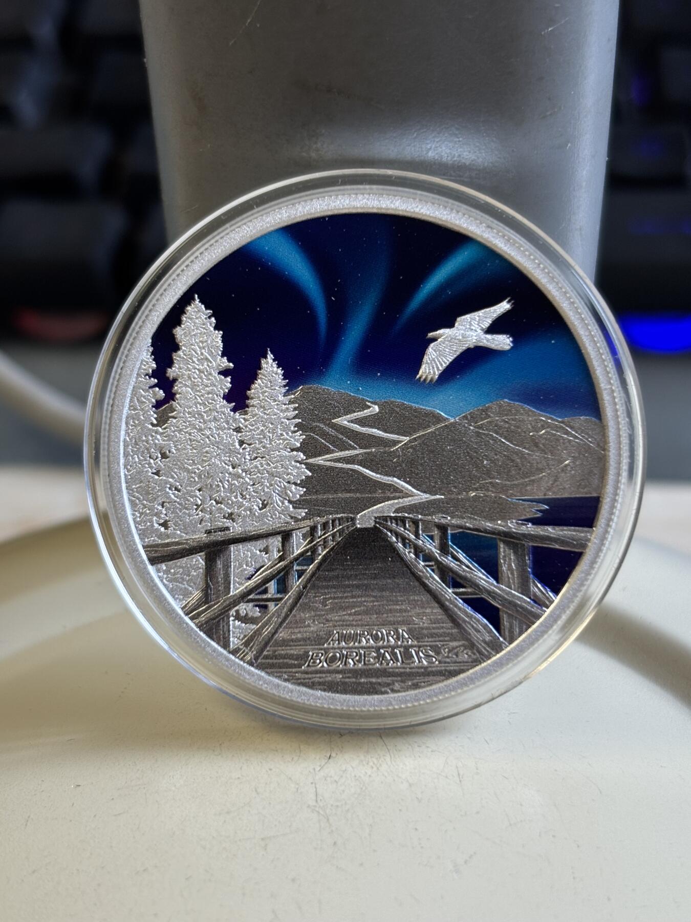 第193期拍卖 图瓦卢2023年极光系列北半球风光1盎司纪念彩银币，999银，发行2000枚