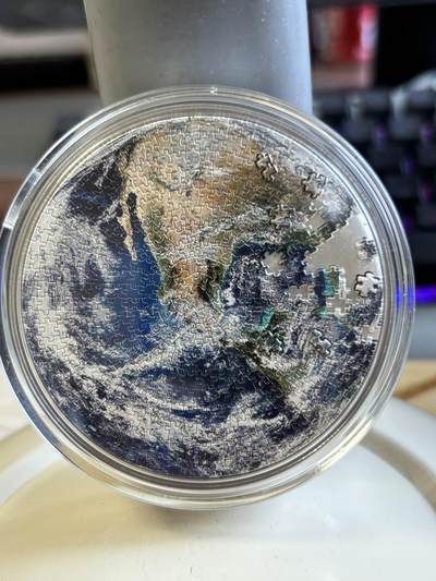 第193期拍卖 - 乍得2022年我们的家园地球拼图银和铜双金属纪念币，金属:铜+999银，重量:4.5盎司铜+1盎司银，直径:60毫米，发行：999枚