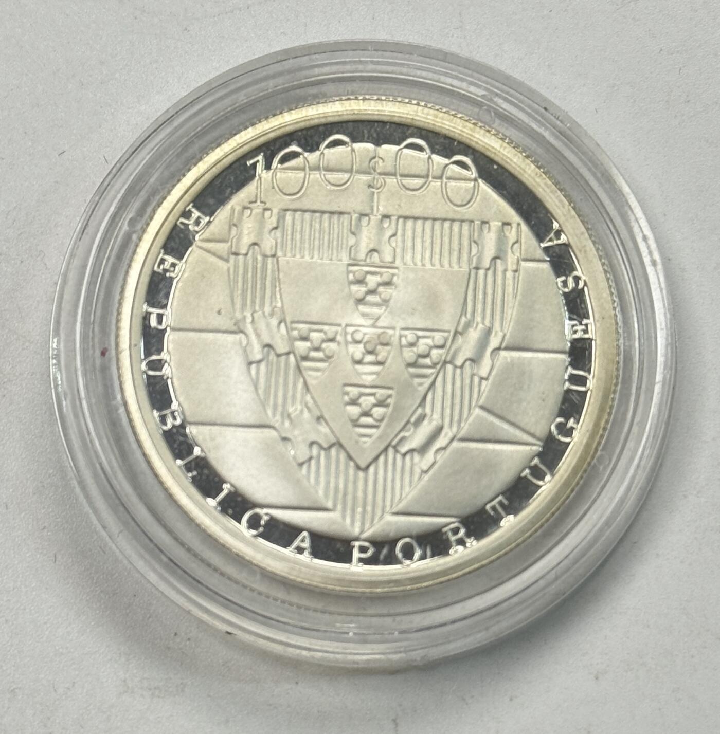 S&S Numismatic世界钱币-拍卖 第121期  葡萄牙1985年 阿尔茹巴罗塔战役(6世纪葡萄牙重要的对抗西班牙的战役）25和100埃斯库多精制纪念银币2枚全套 11+16.5克925银 发行量：5000 盒证全