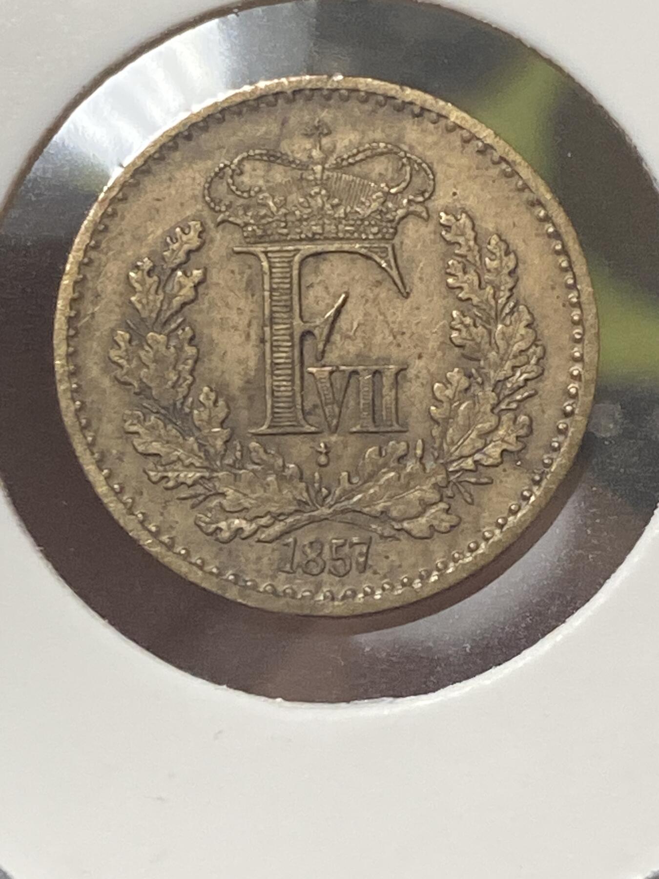 2026年第三十四场(总第二百零三场）外国精品纸夹币场(免佣金) 丹麦王国🇩🇰1857单年份1/2国家货币斯基林(弗雷德里克七世时期，十字架标，o版德国汉堡阿尔托纳造)