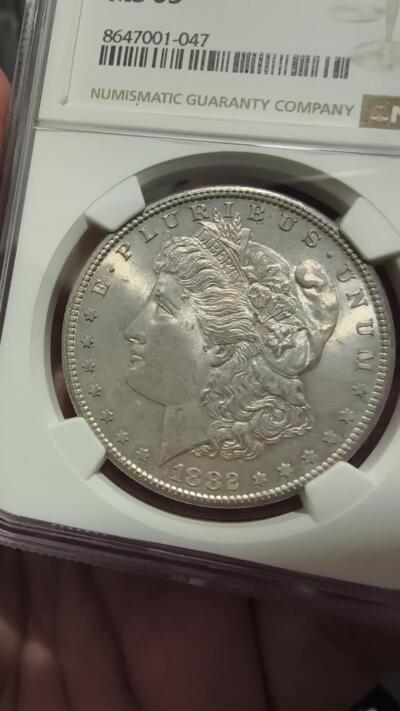 修遠堂世界钱币第106期，请看参拍说明 NGC MS65 1882年美国摩根大银币 S厂铭，NGC指导价230美金
