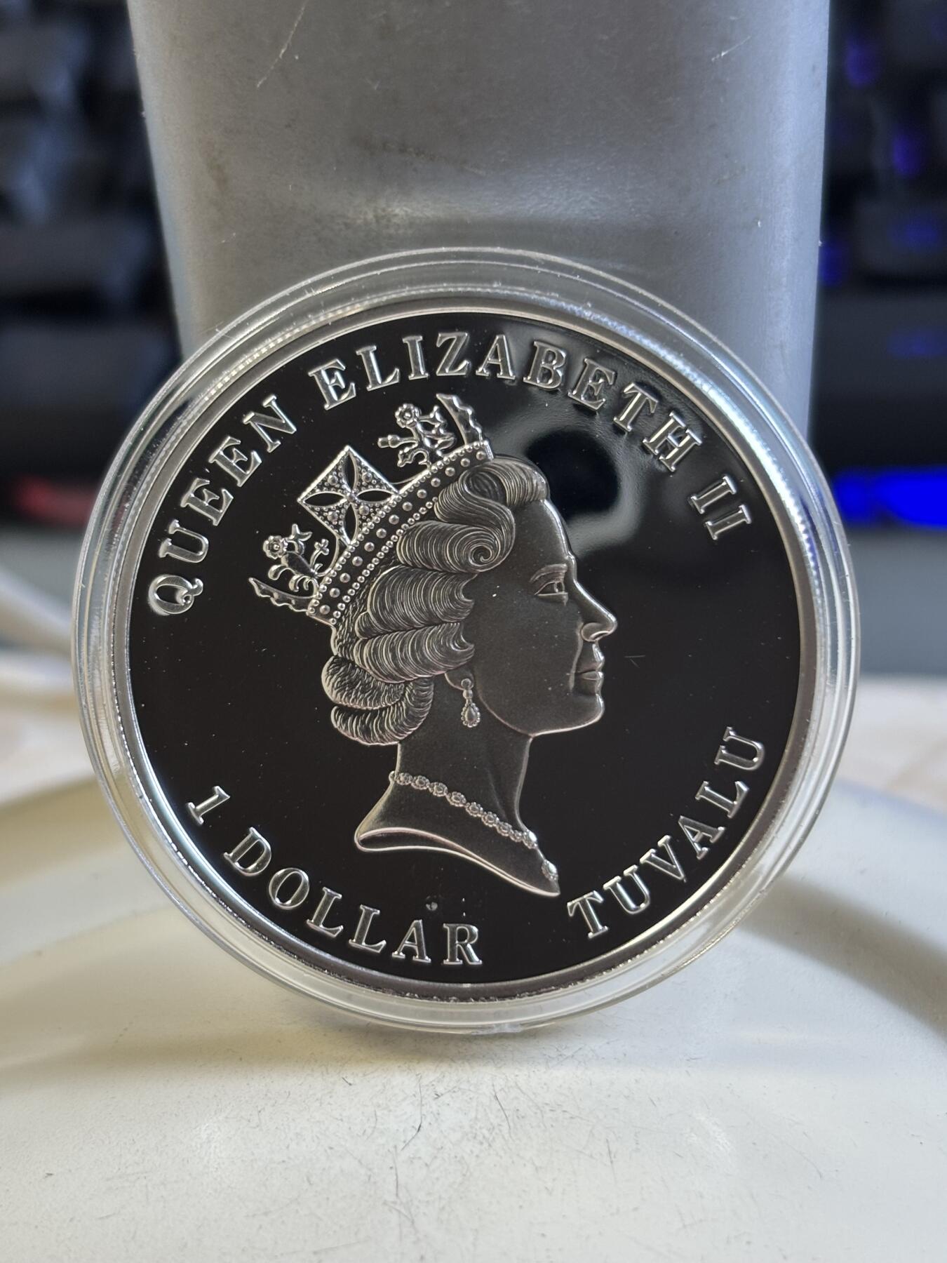 第192期拍卖 图瓦卢2010年海洋动物海马镶施华洛世奇蓝水晶银币25克，925银，发行2500枚