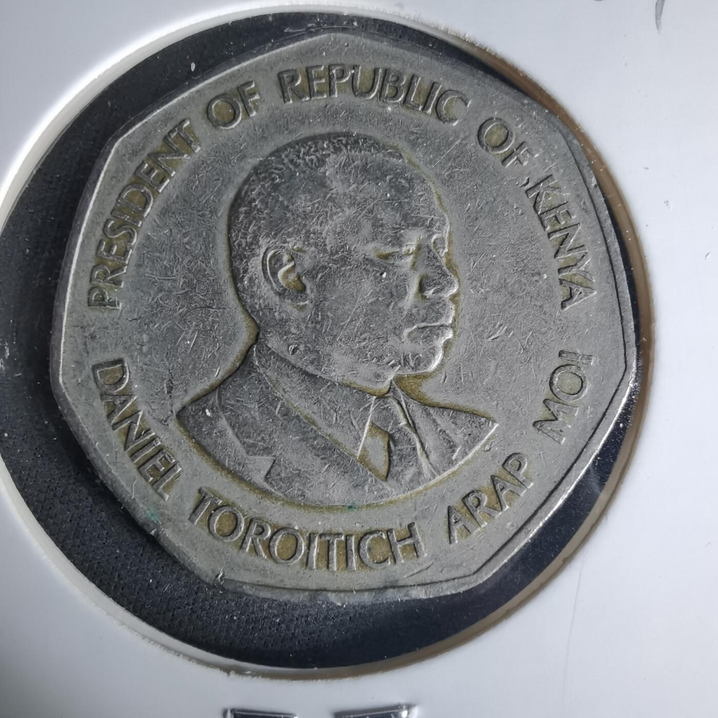 沼泽如烟--第1015场 肯尼亚1985年5先令