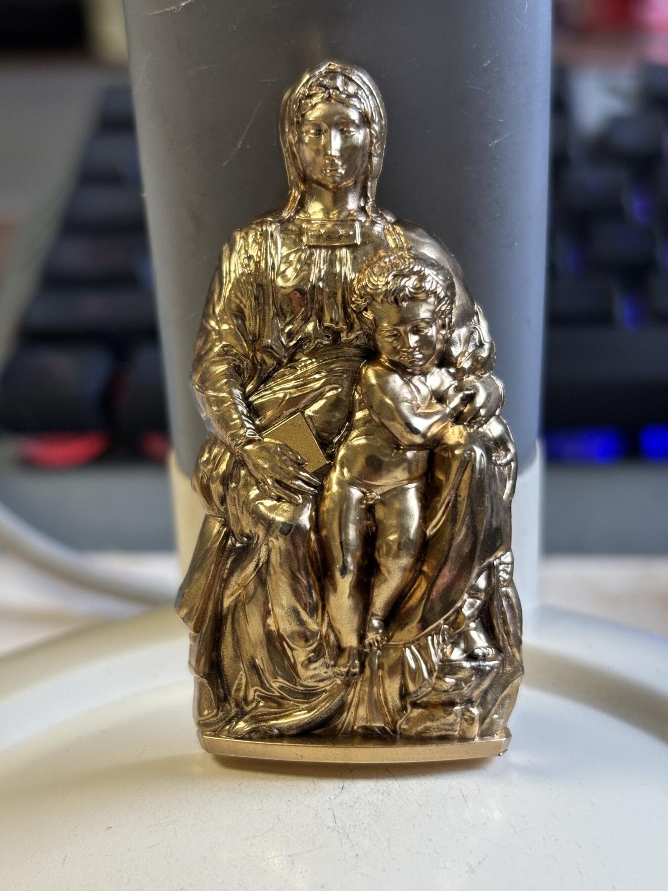 第193期拍卖 库克2020年圣母麦当娜和圣子3盎司立体镀金银币，999银，发行501枚