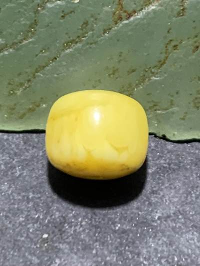 天然俄料原矿蜜蜡老形桶珠一颗， - 天然俄料原矿蜜蜡老形桶珠一颗，