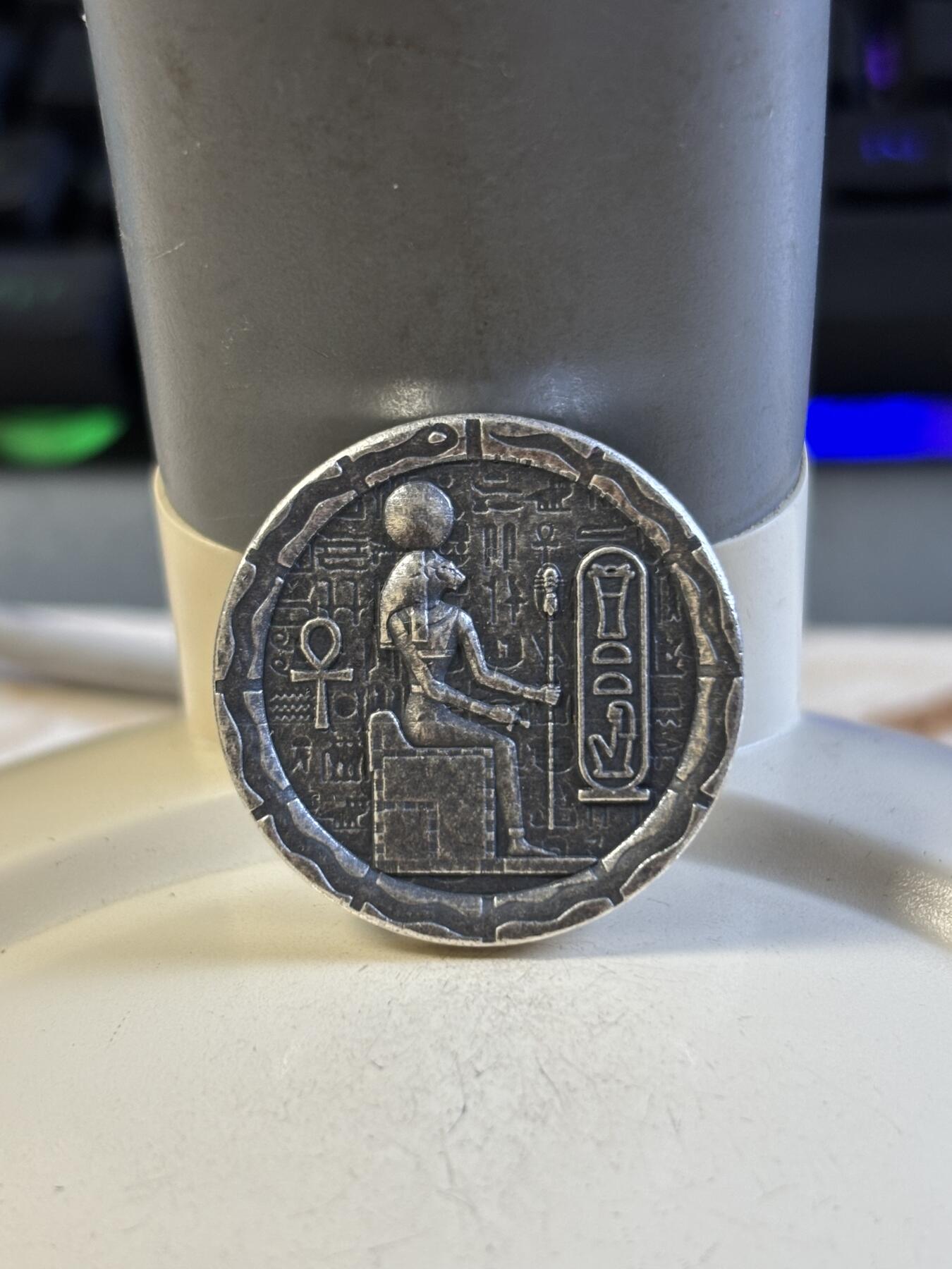 第193期拍卖 美国埃及文化系列猫神手浇1/2盎司仿古纪念银章，999银