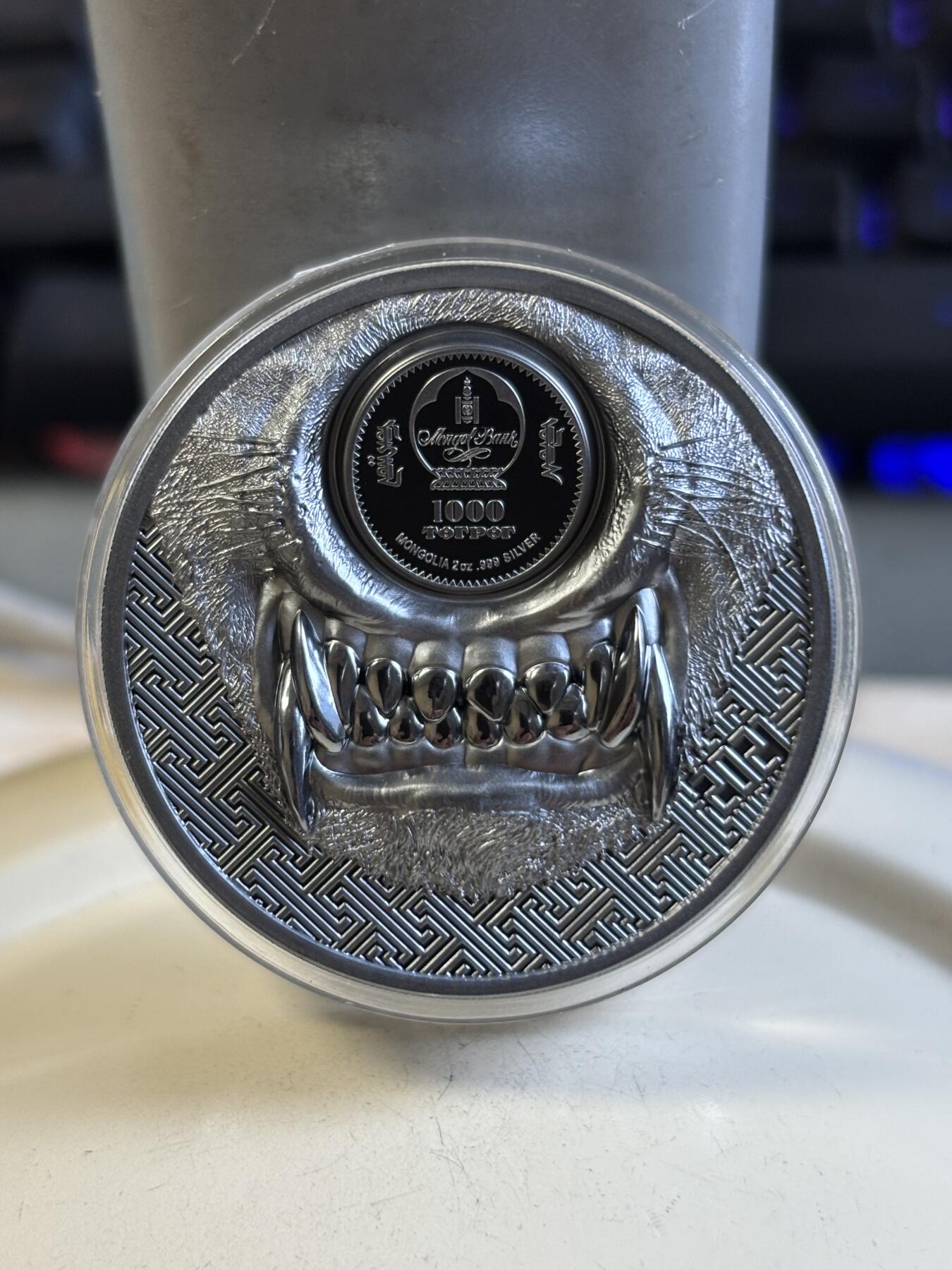 第193期拍卖 蒙古2021年大自然狼2盎司双面高浮雕黑色银币，999银，发行999枚