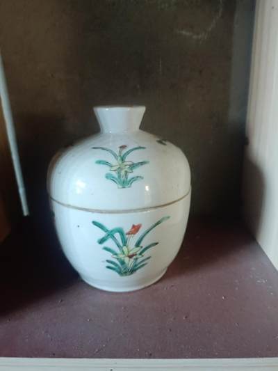 晚清民国时期粉彩四季花卉罐子 - 晚清民国时期粉彩四季花卉罐子