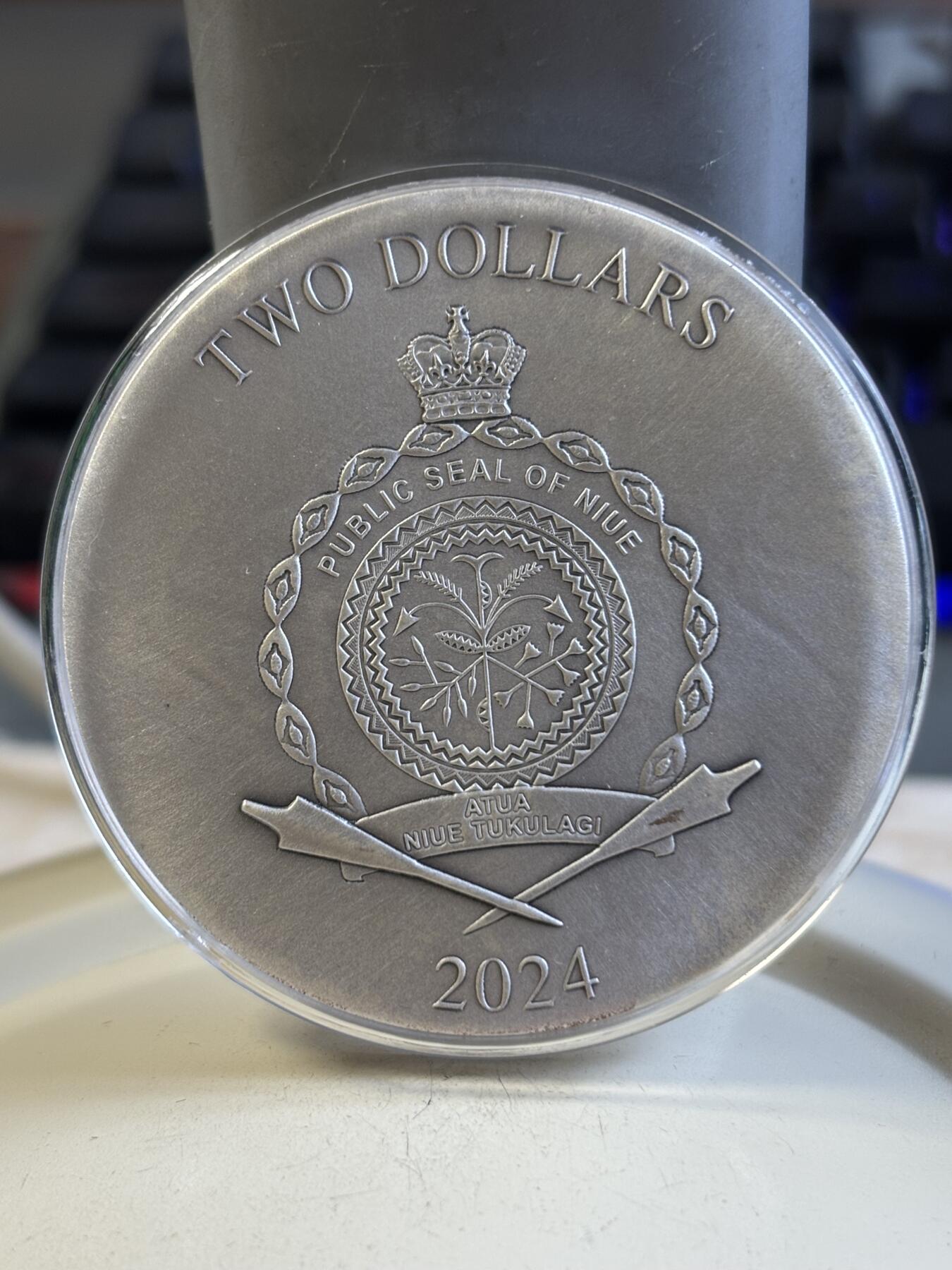 第193期拍卖 纽埃2024年黑暗女神系列FAUNA女神彩色纪念银币，999银，50克，发行300枚