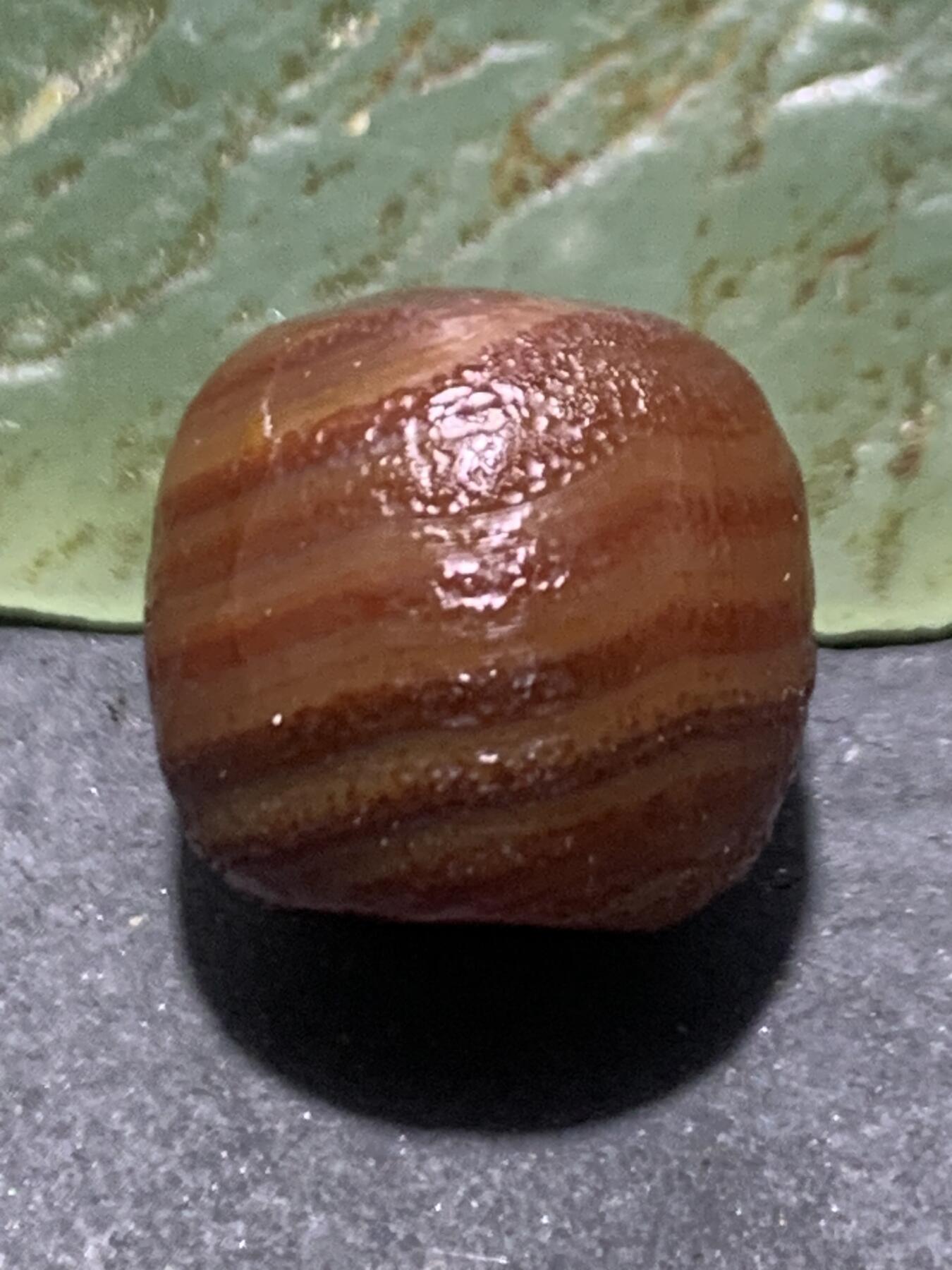 精美高玉化千层风化纹缠丝玛瑙老形桶珠一颗，