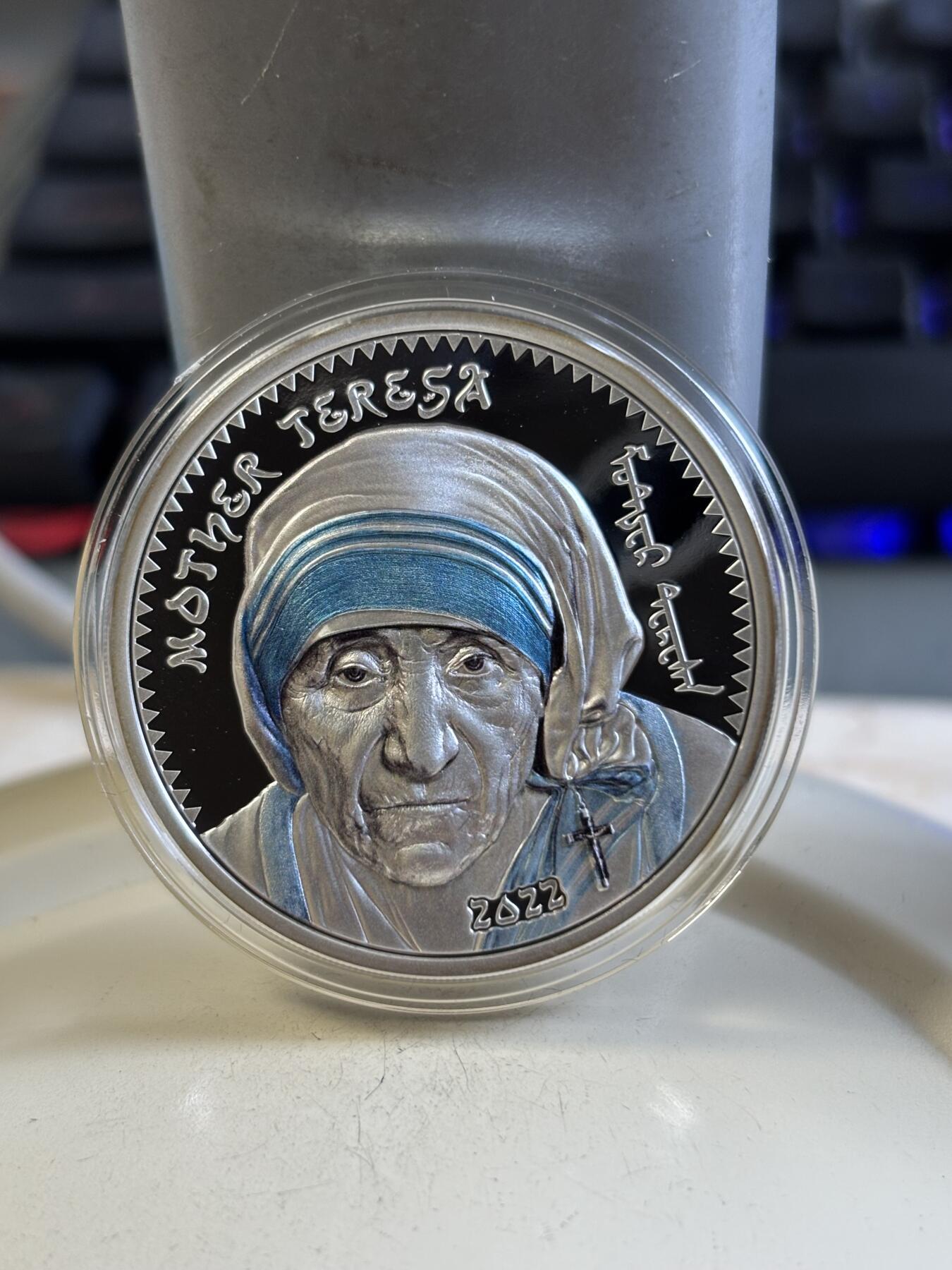 第193期拍卖 蒙古2022年伟人系列特蕾莎修女1盎司精制彩色银币,999银，发行量1000枚