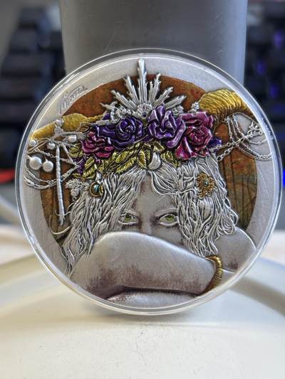 第193期拍卖 - 纽埃2024年黑暗女神系列FAUNA女神彩色纪念银币，999银，50克，发行300枚