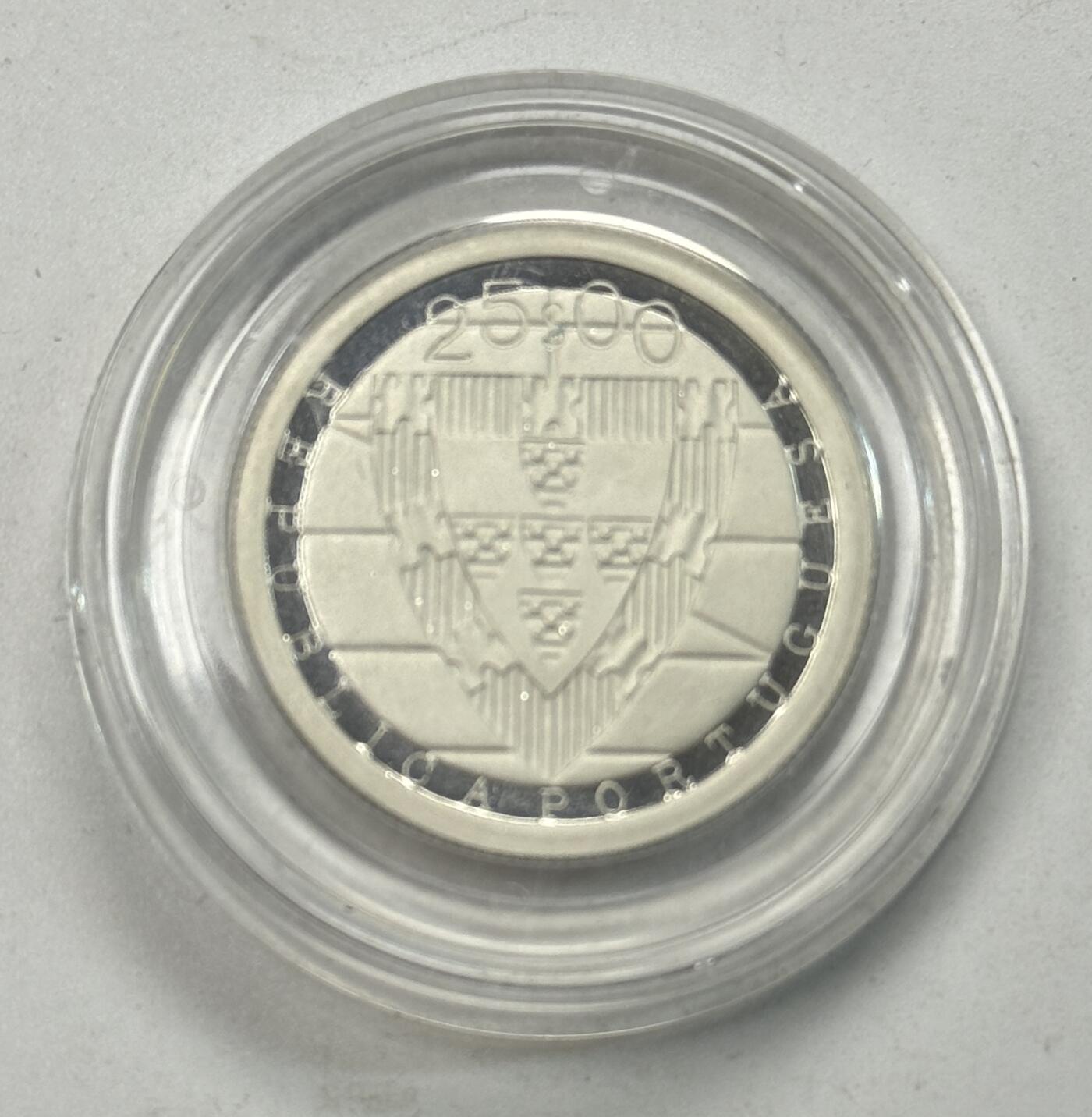 S&S Numismatic世界钱币-拍卖 第121期  葡萄牙1985年 阿尔茹巴罗塔战役(6世纪葡萄牙重要的对抗西班牙的战役）25和100埃斯库多精制纪念银币2枚全套 11+16.5克925银 发行量：5000 盒证全