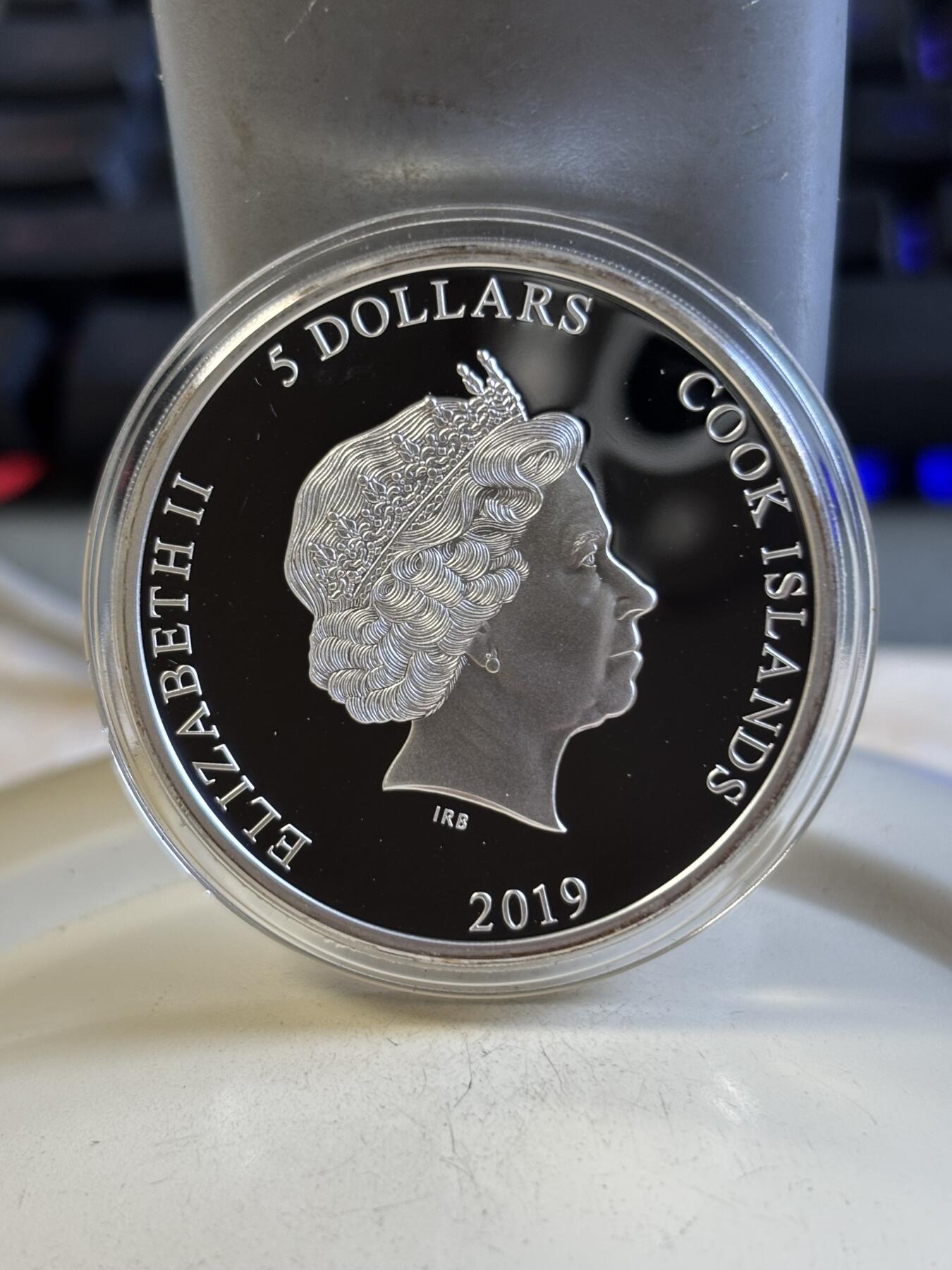 第193期拍卖 库克2019年壮丽生命曲系列5菲律宾鹰高浮雕彩色纪念银币，1盎司，发行999枚，999银