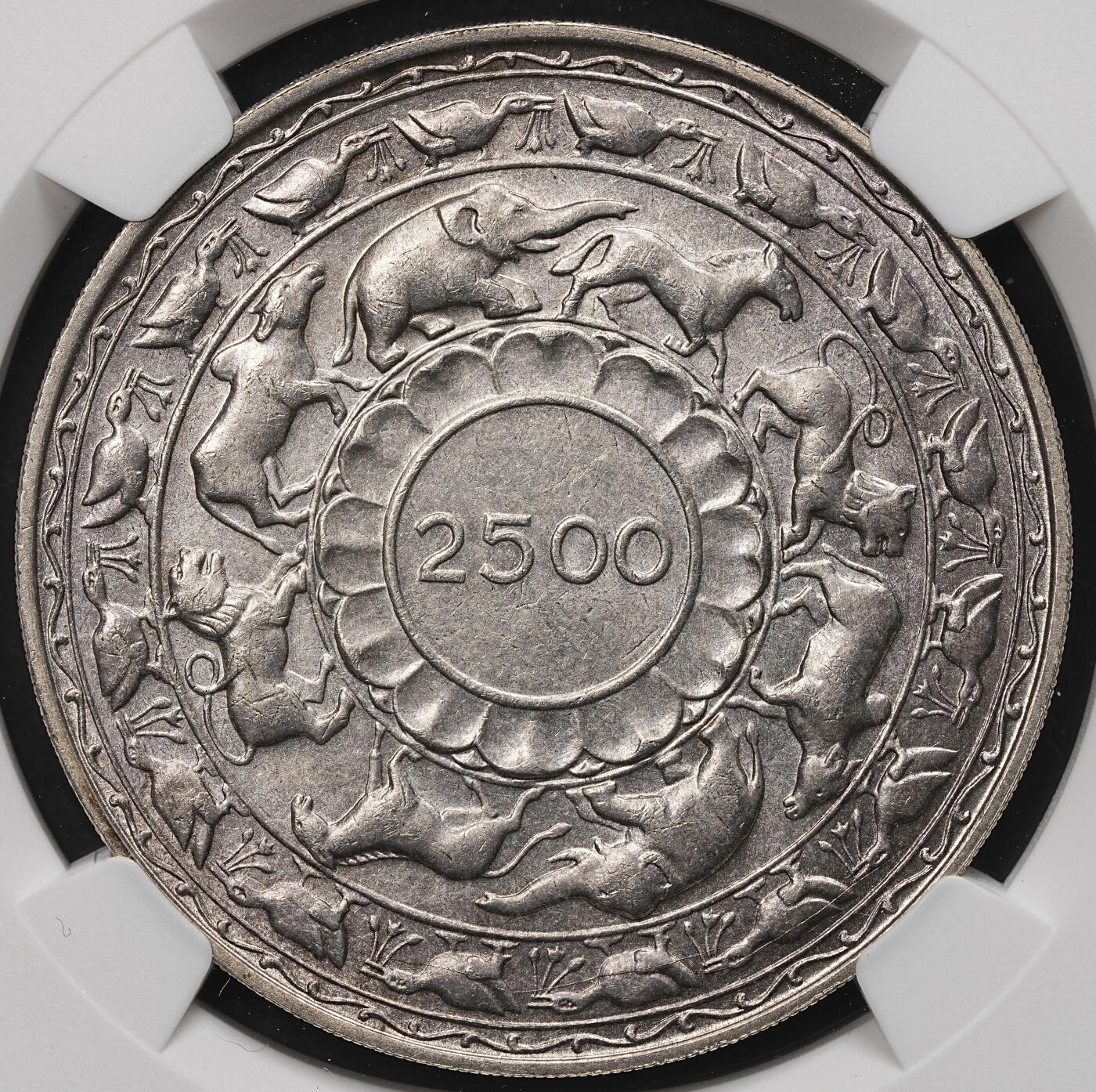 修遠堂世界钱币第106期，请看参拍说明 NGC MS65 1957年锡兰佛诞2500周年纪念5卢比大银币