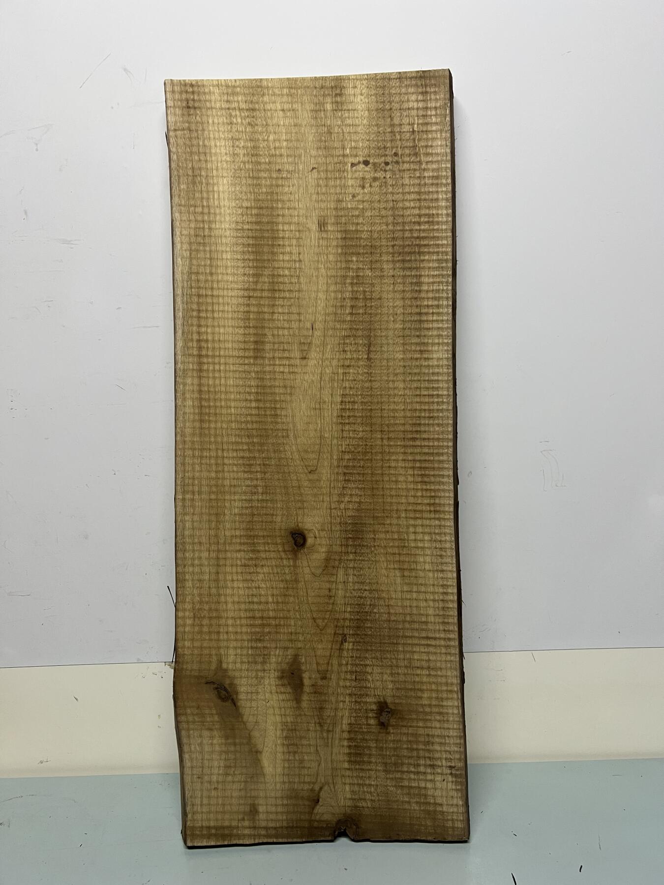 零元拍：NO.39 金丝楠黄料做干泡台，无需打磨就已经金光闪闪。满金丝药香，尺寸约：67.5/26/3CM。