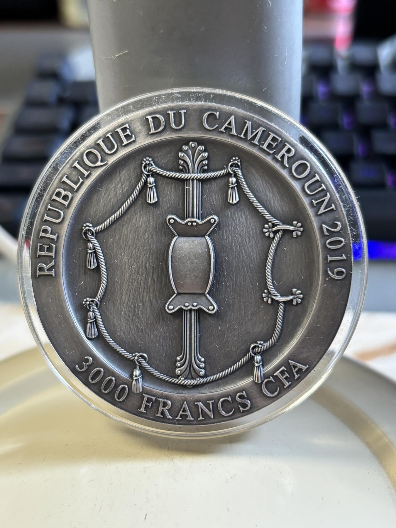 第192期拍卖 喀麦隆2019年勇士系列1斯巴达战士高浮雕3盎司仿古银币，999银，发行500枚